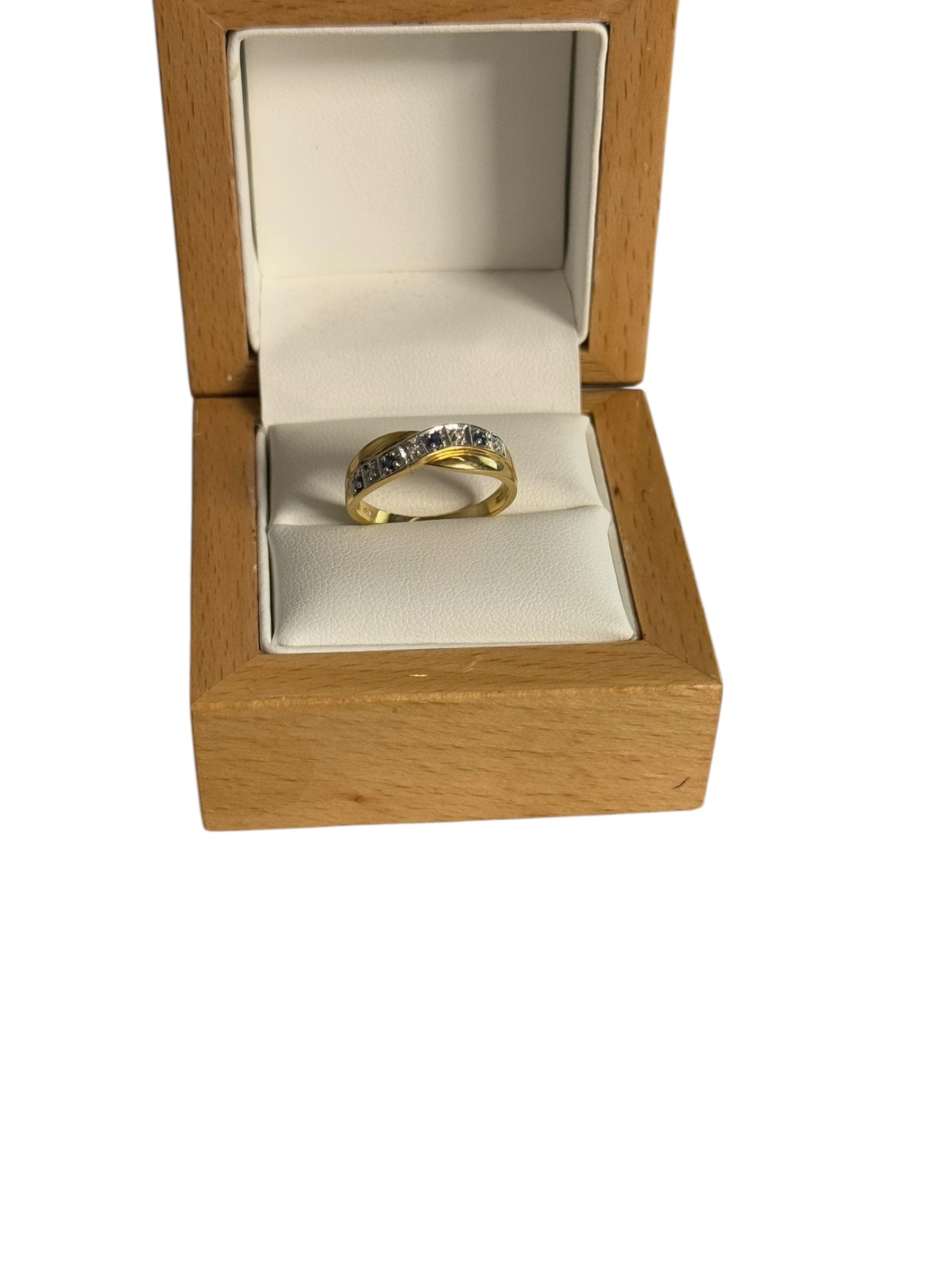 piekny-zloty-pierscionek-750p-material-15835-2