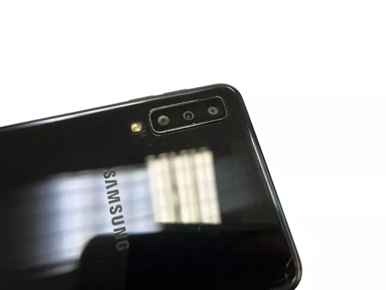 telefon-samsung-galaxy-a7-2018-464gb-stan-11323-2