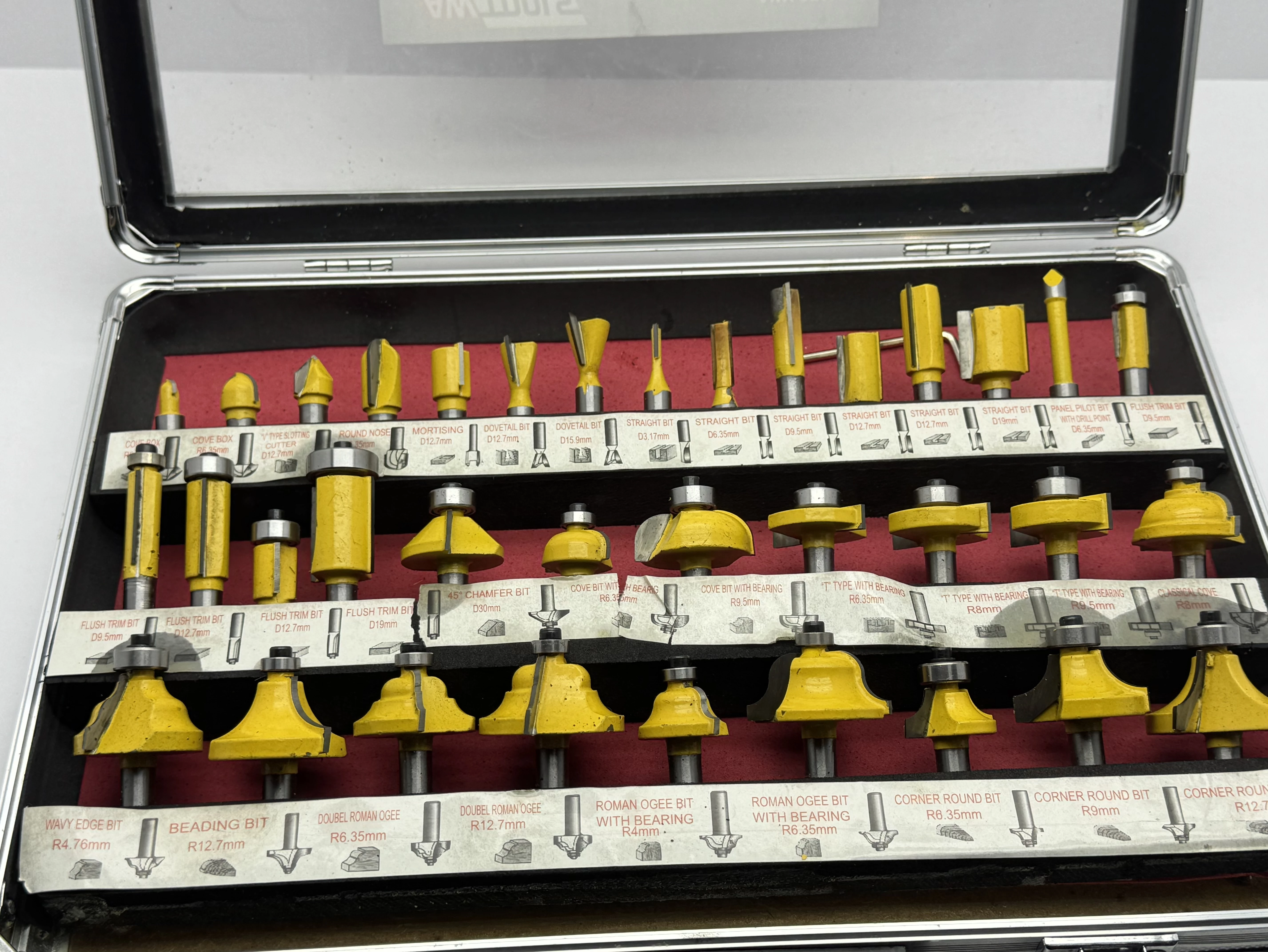 awtools-zestaw-frezow-do-drewna-35-el-walizka-ean-5902198745471-zastosowanie-25168-65536