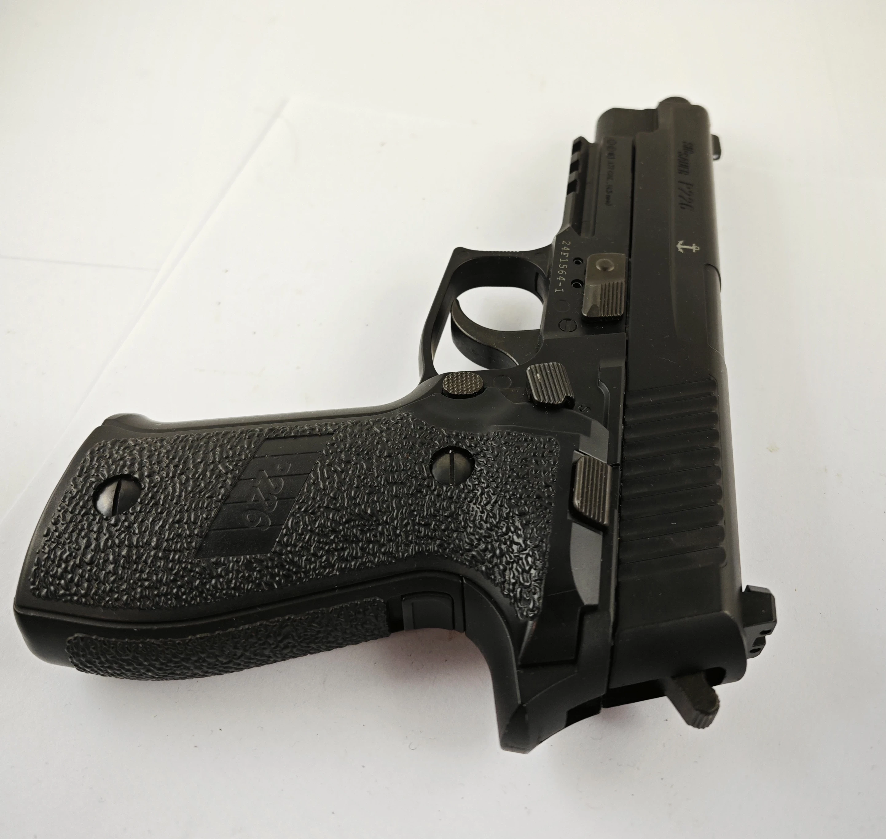 wiatrowka-pistolet-sig-sauer-p226-kabura-pudelko-stan-11323-2