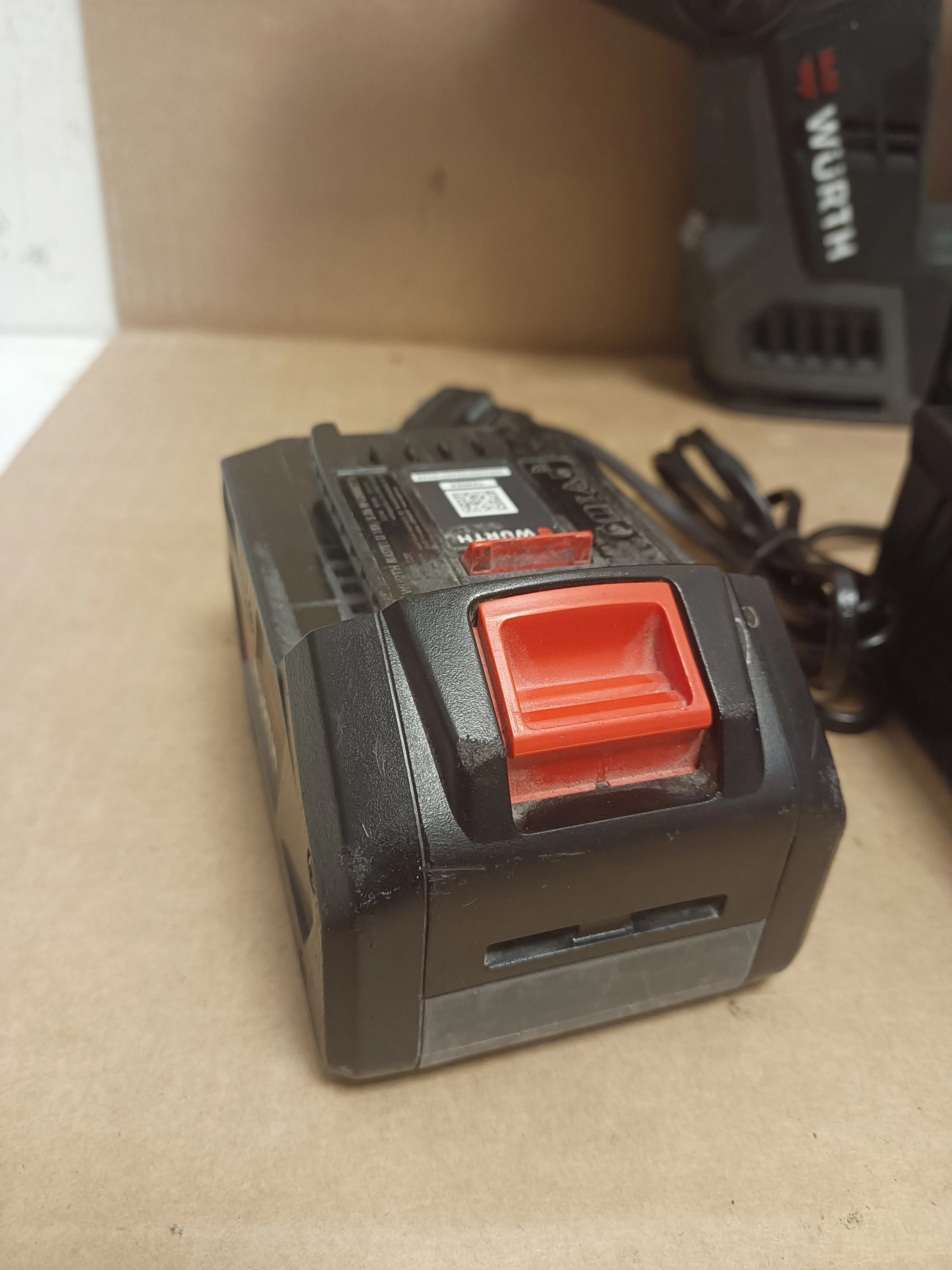 mlotowiertarka-wurth-abh-18-2x-bateria-ladowarka-kod-producenta-5701414004