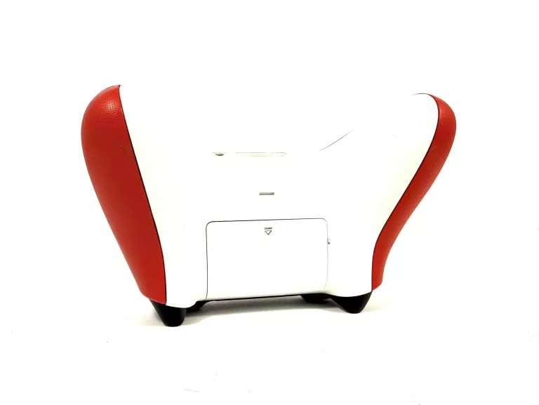 pad-do-konsoli-xbox-one-xs-kod-producenta-qau-00012