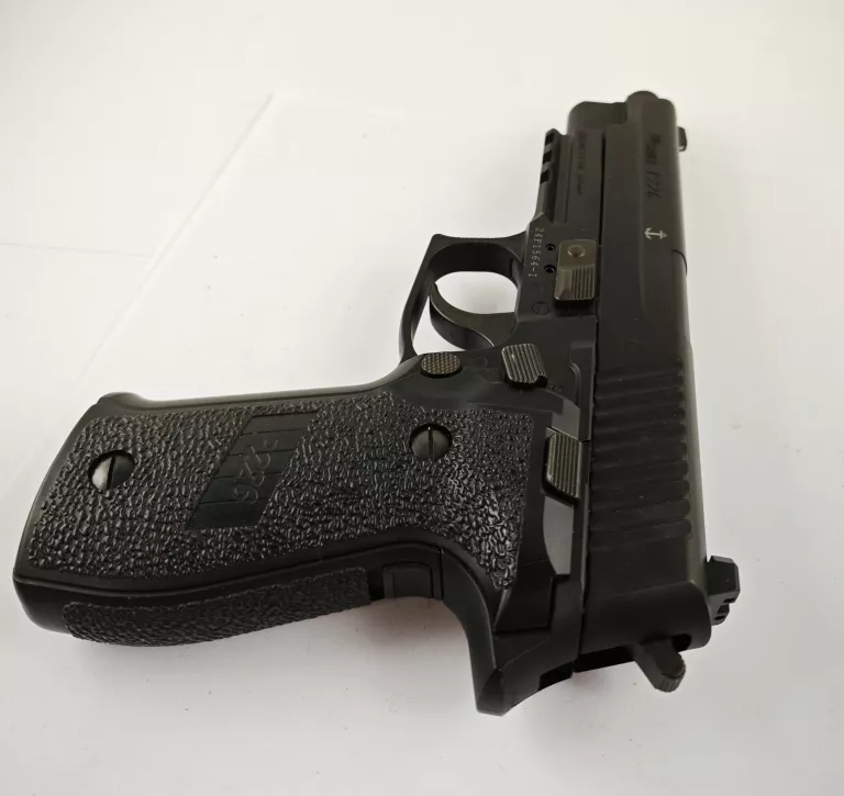 wiatrowka-pistolet-sig-sauer-p226-kabura-pudelko-stan-11323-2