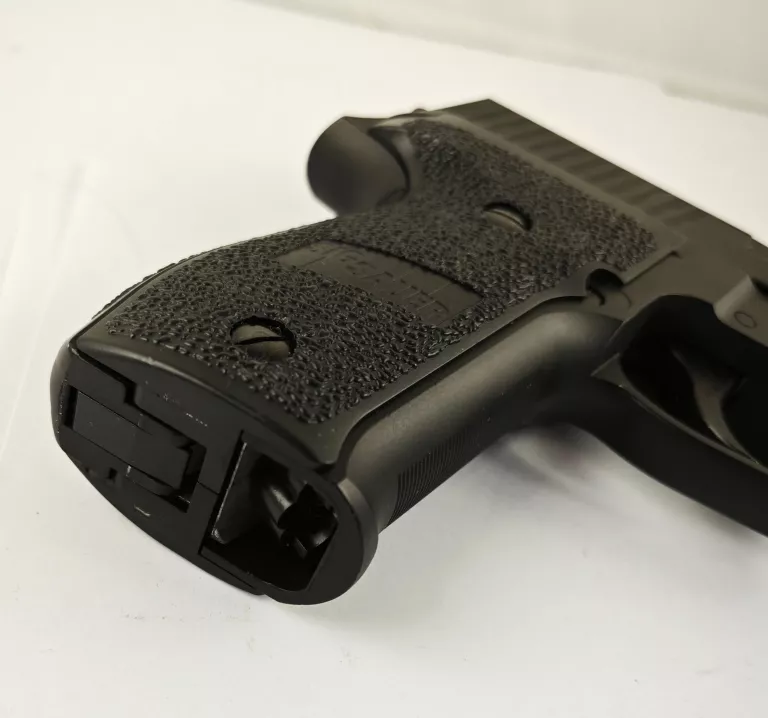 wiatrowka-pistolet-sig-sauer-p226-kabura-pudelko-model-p226-x-five