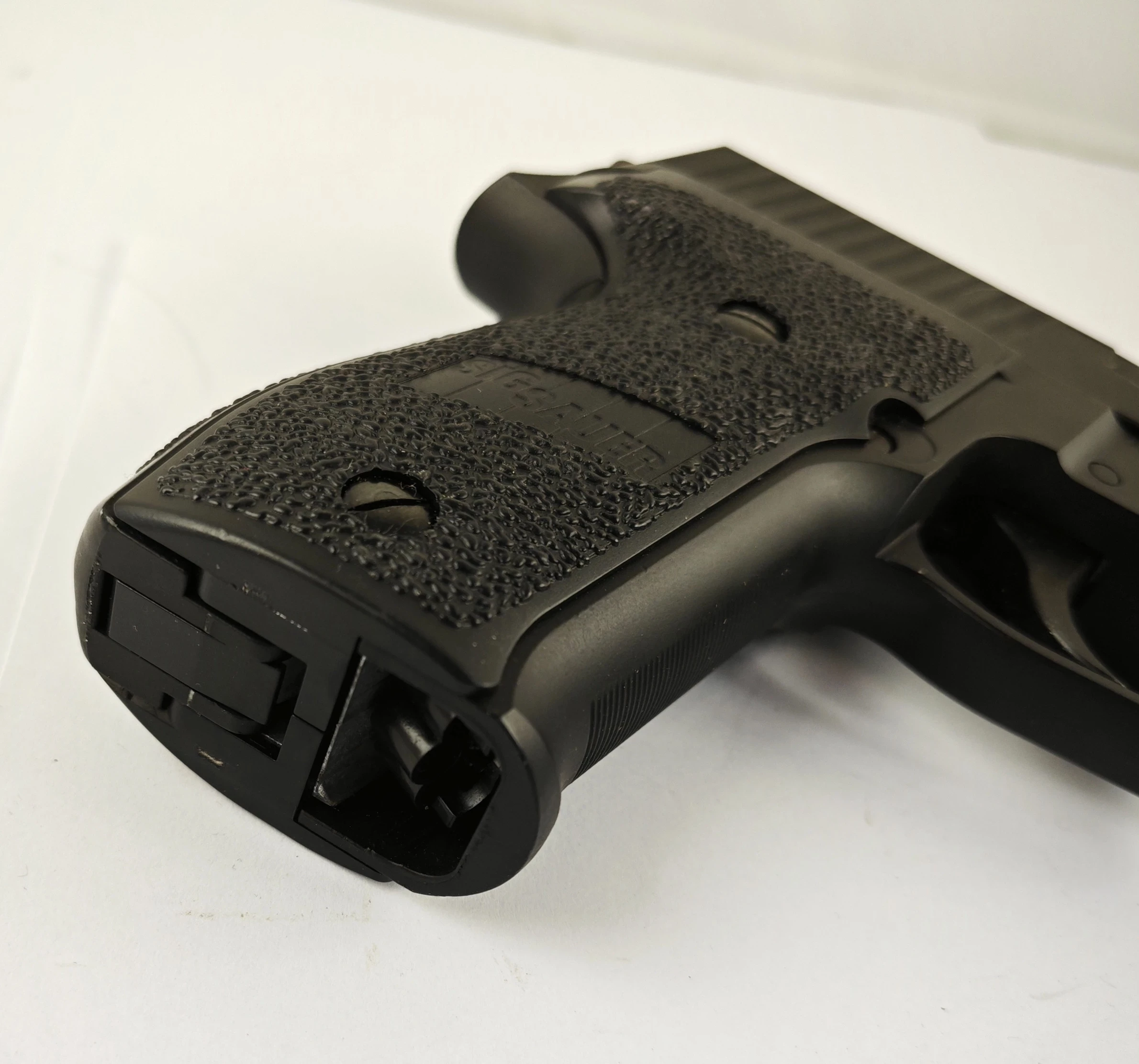 wiatrowka-pistolet-sig-sauer-p226-kabura-pudelko-model-p226-x-five