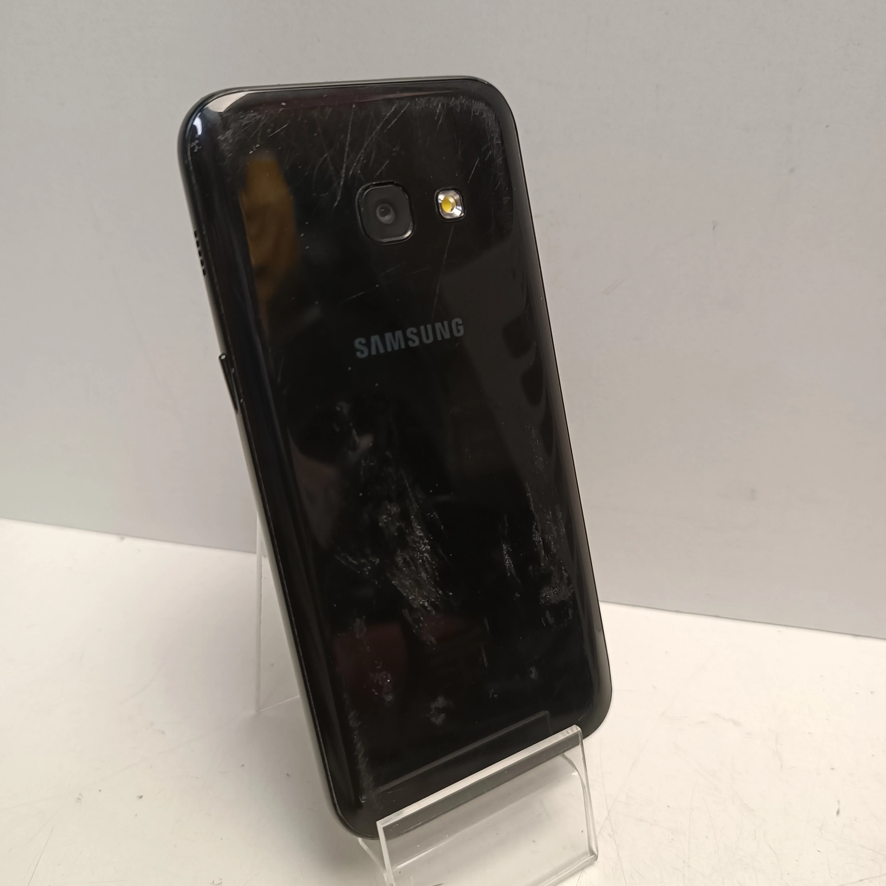 telefon-samsung-galaxy-a3-2017-przekatna-ekranu-470