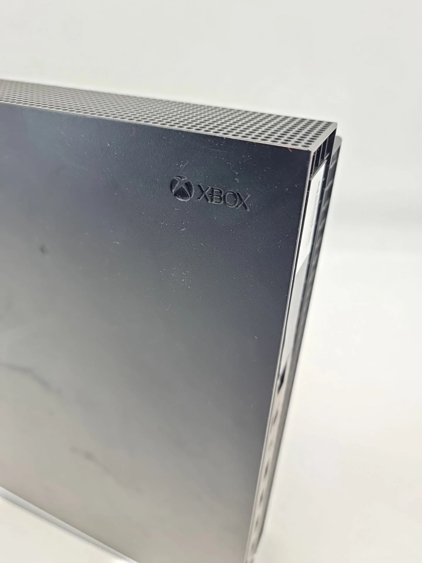 konsola-microsoft-xbox-one-x-1tb-stan-11323-2