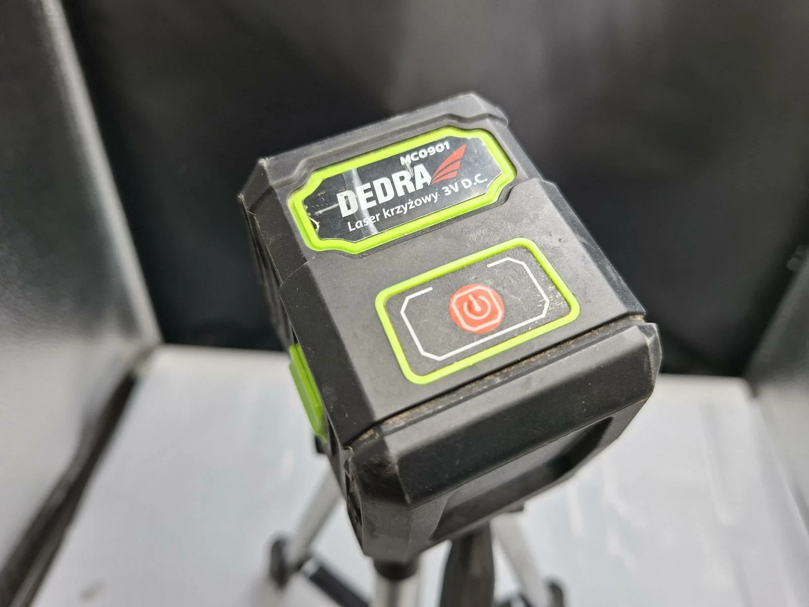 laser-krzyzowy-z-statywem-kod-producenta-laser-krzyzowy-poziomica