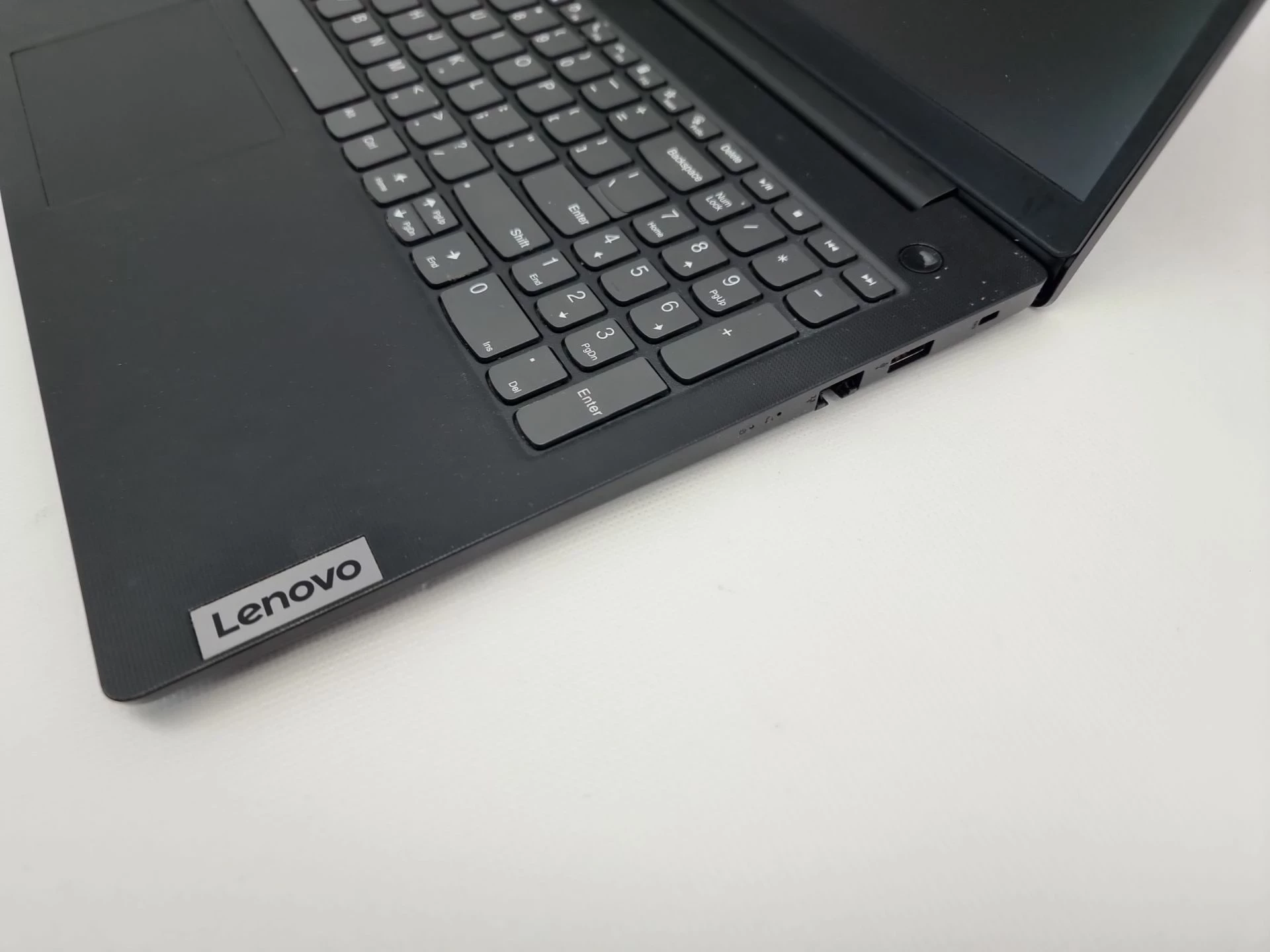 laptop-lenovo-v15-g2-i3-11th-8256gb-przekatna-ekranu-1560