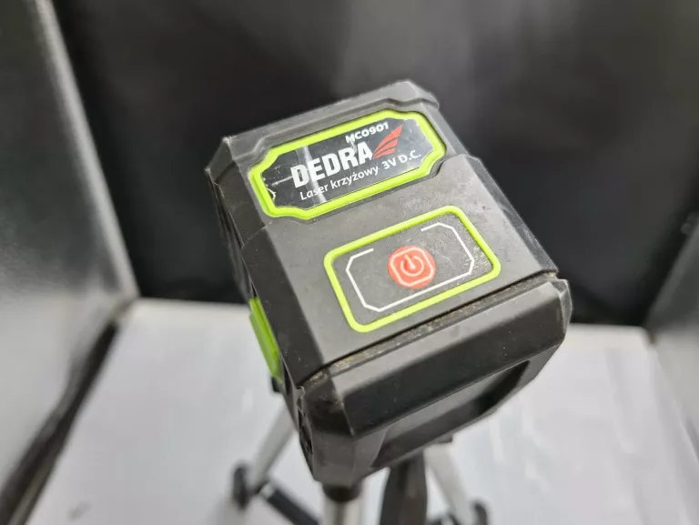 laser-krzyzowy-z-statywem-kod-producenta-laser-krzyzowy-poziomica