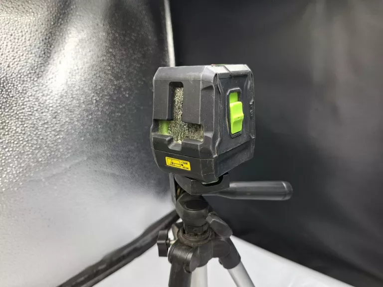 laser-krzyzowy-z-statywem-maksymalny-zasieg-pracy-50