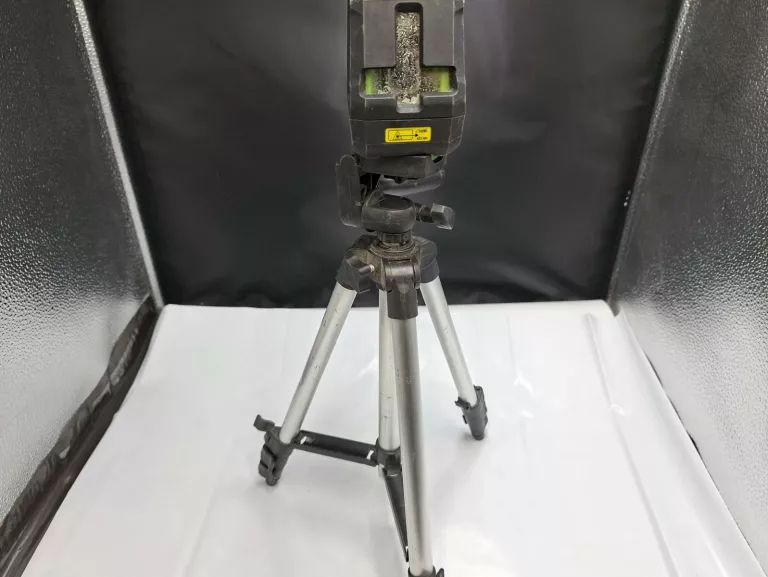 laser-krzyzowy-z-statywem-wroclawska-16-bytom