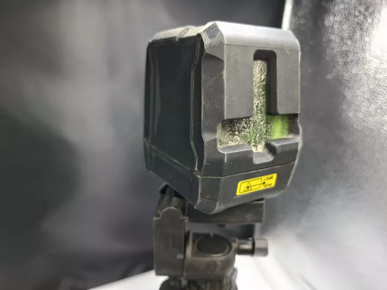 laser-krzyzowy-z-statywem-stan-11323-2