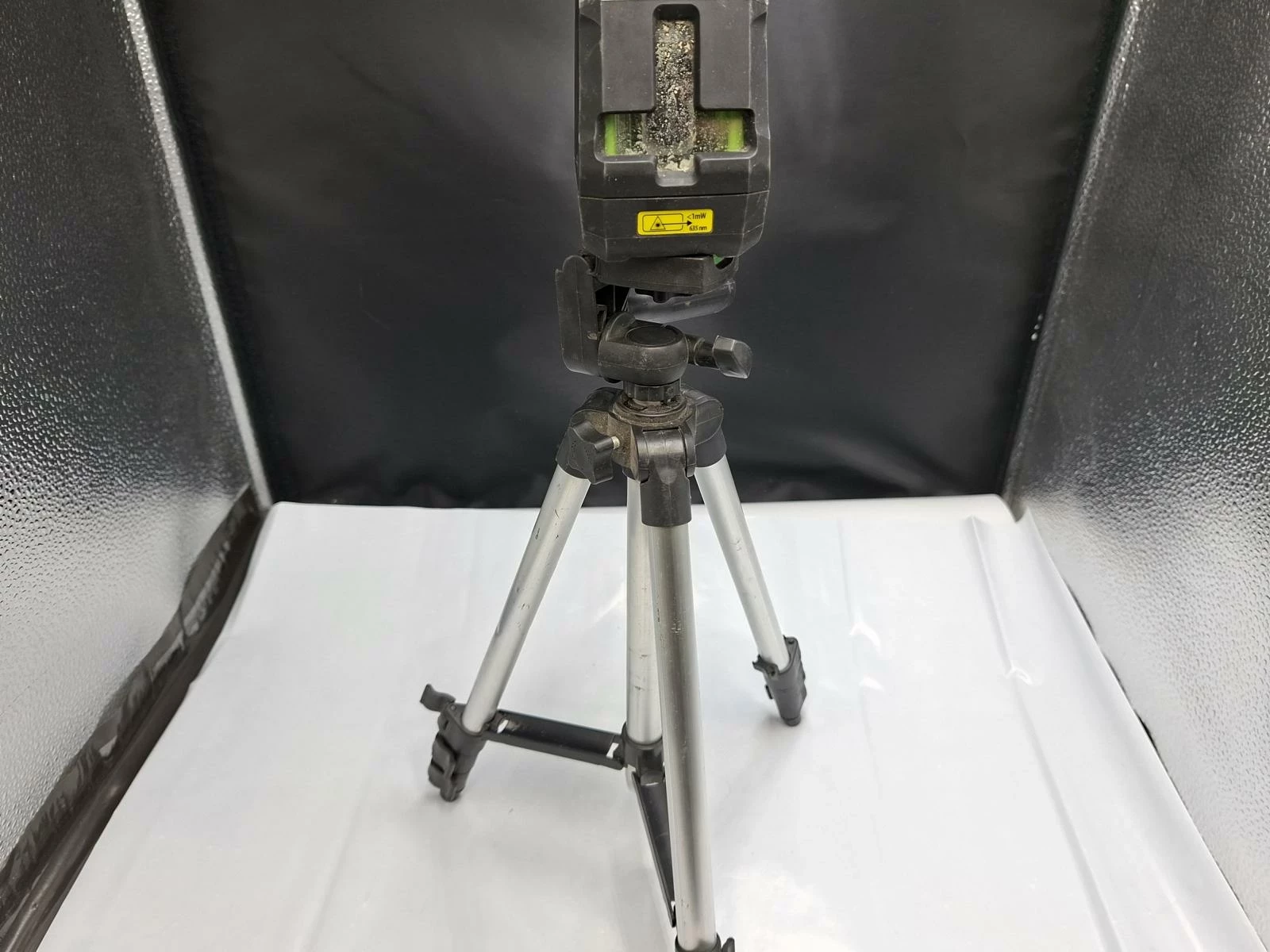 laser-krzyzowy-z-statywem-wroclawska-16-bytom