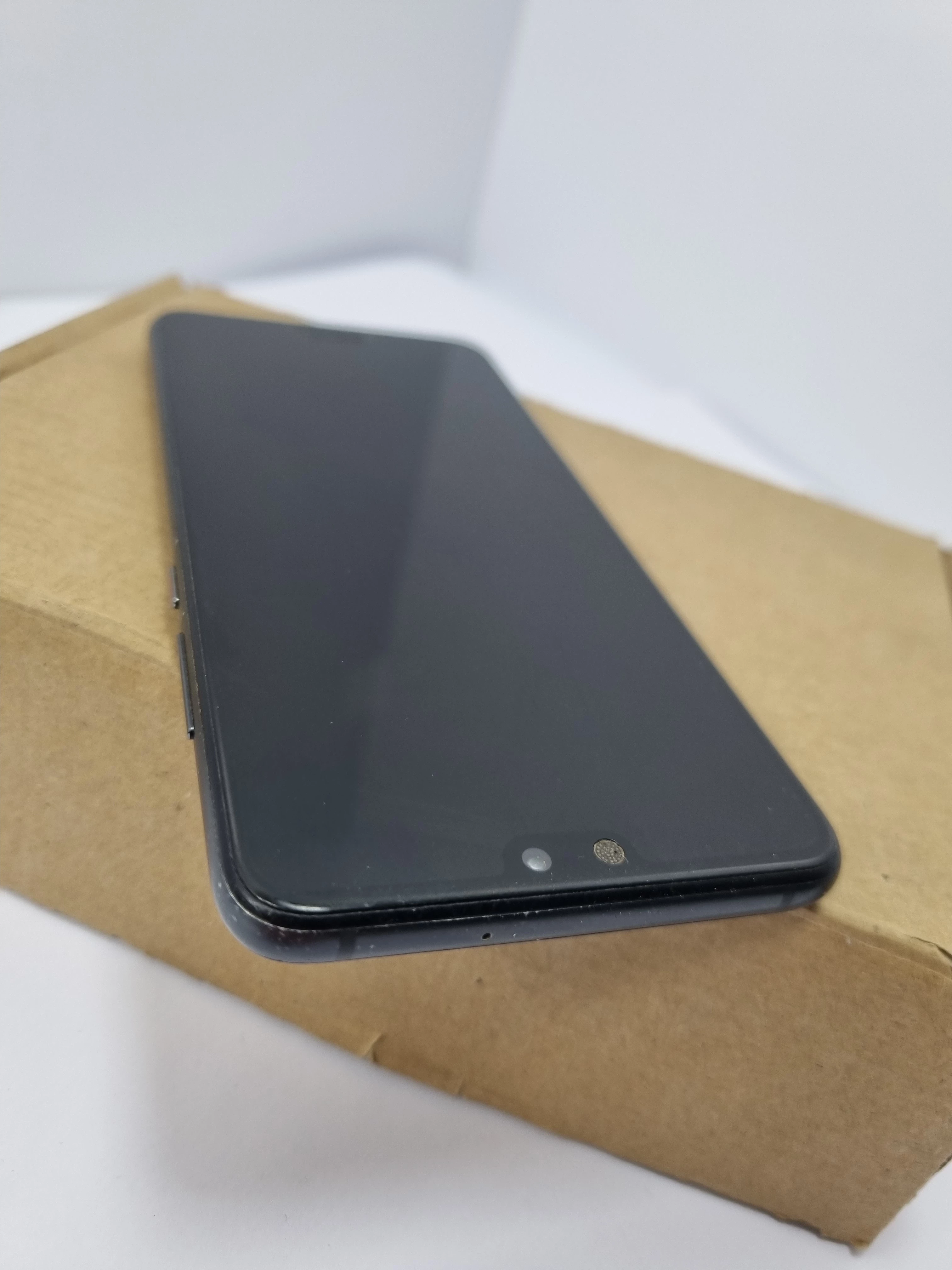 telefon-huawei-p20-4128-gb-wbudowana-pamiec-202869-214189