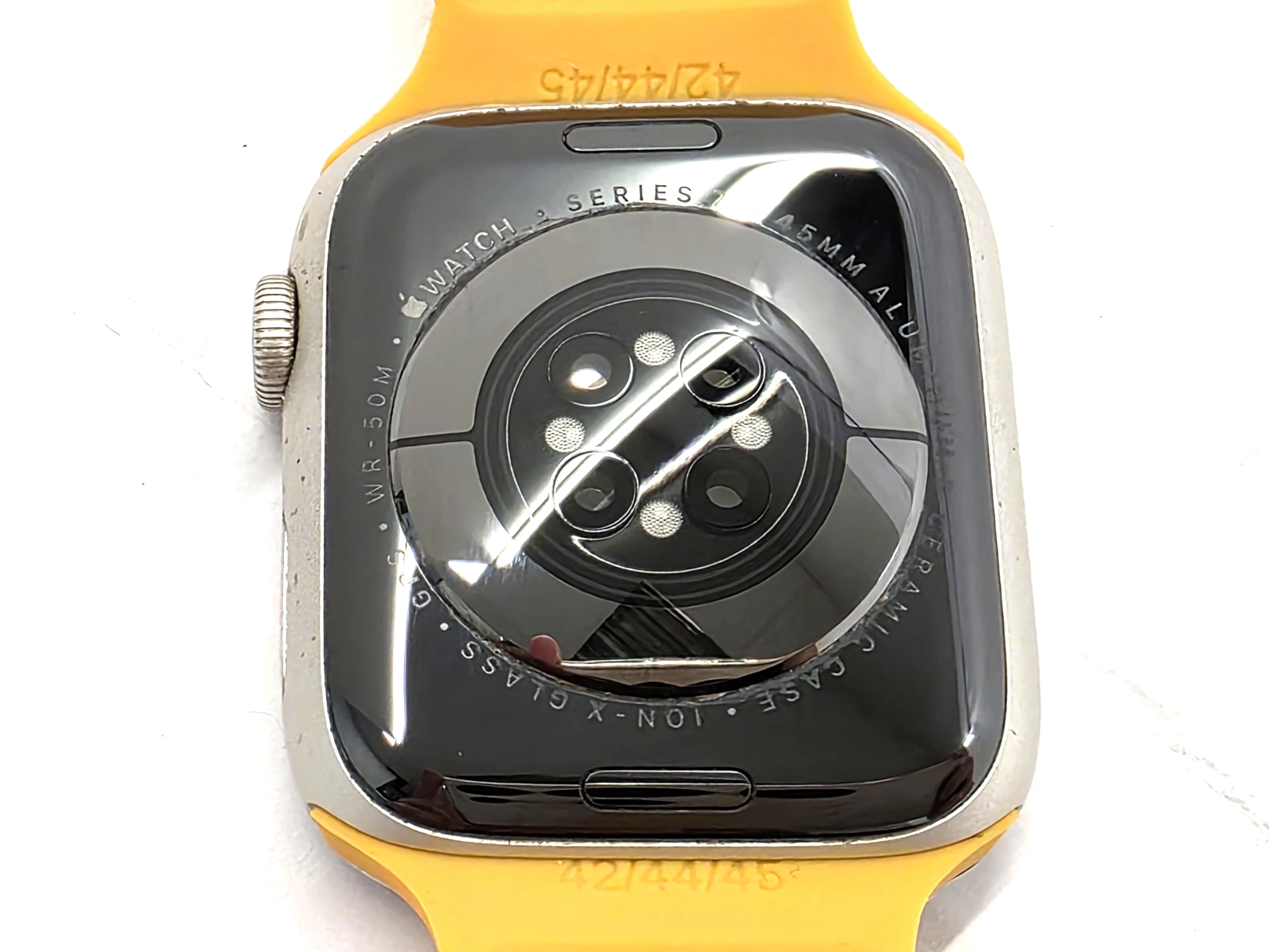 apple-watch-7-45mm-obwod-nadgarstka-140