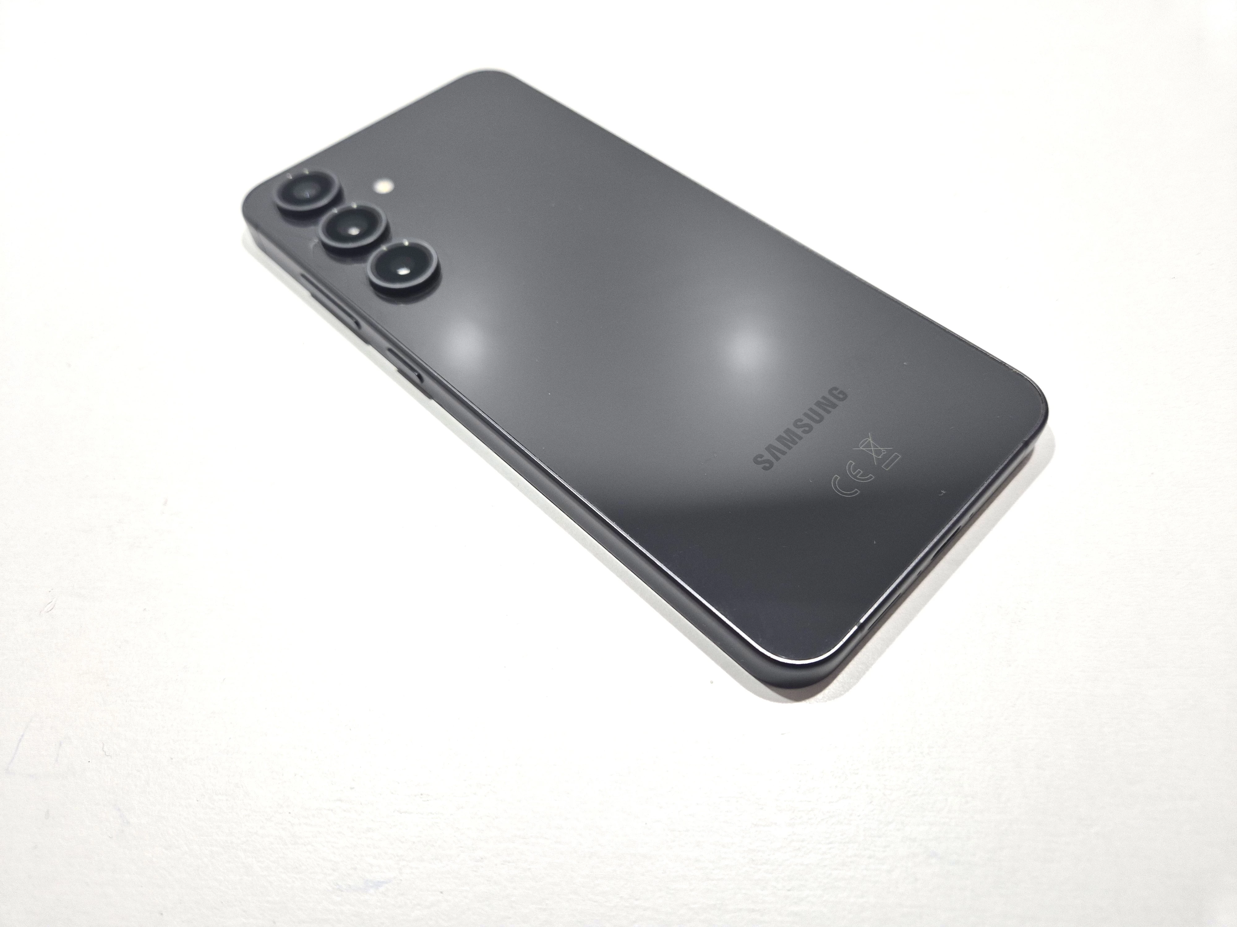 samsung-s24-fe-8128gb-na-czesci-kod-producenta-sm-s721bzkdeue