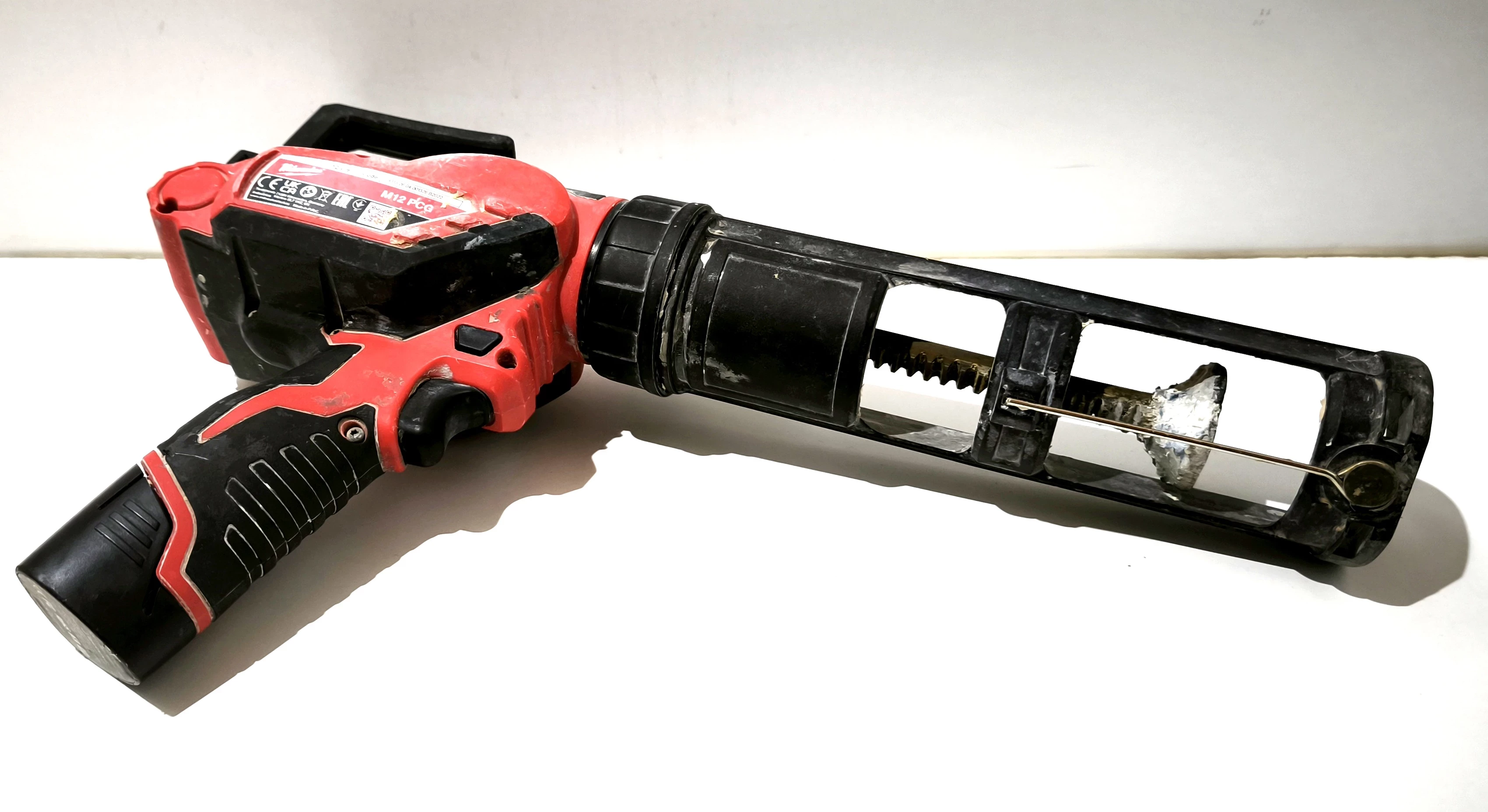 pistolet-do-silikonu-milwaukee-m12-pcg-waga-narzedzia-120