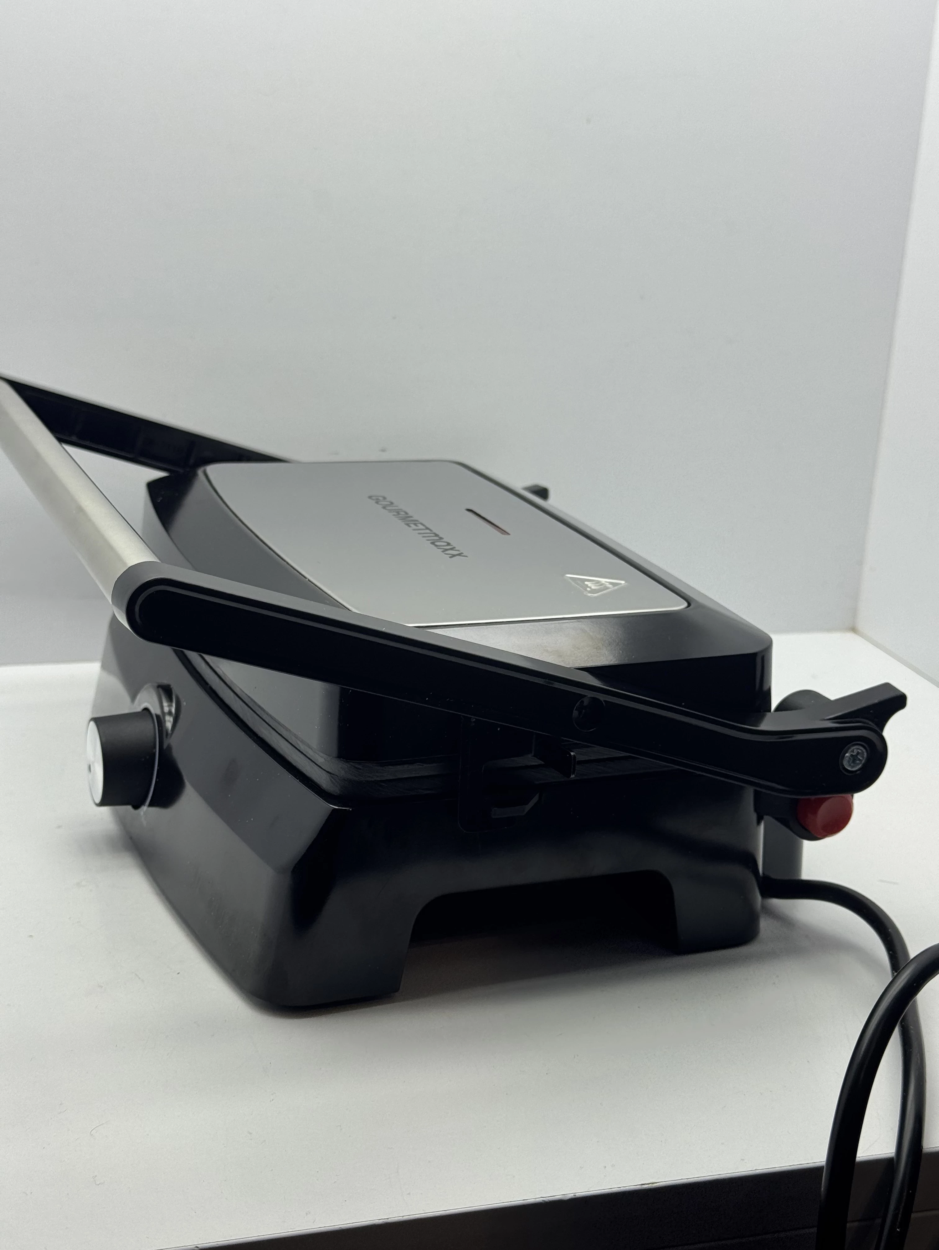 opiekacz-grill-elekrtyczny-gourmetmaxx-zm-711b-1000w-4067523083893-stan-11323-2