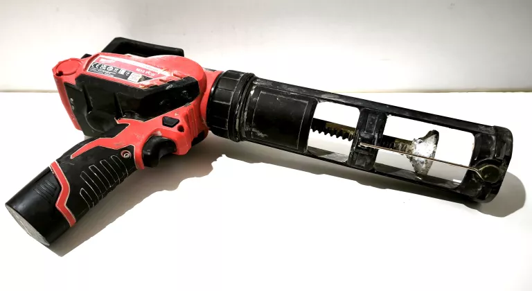 pistolet-do-silikonu-milwaukee-m12-pcg-waga-narzedzia-120