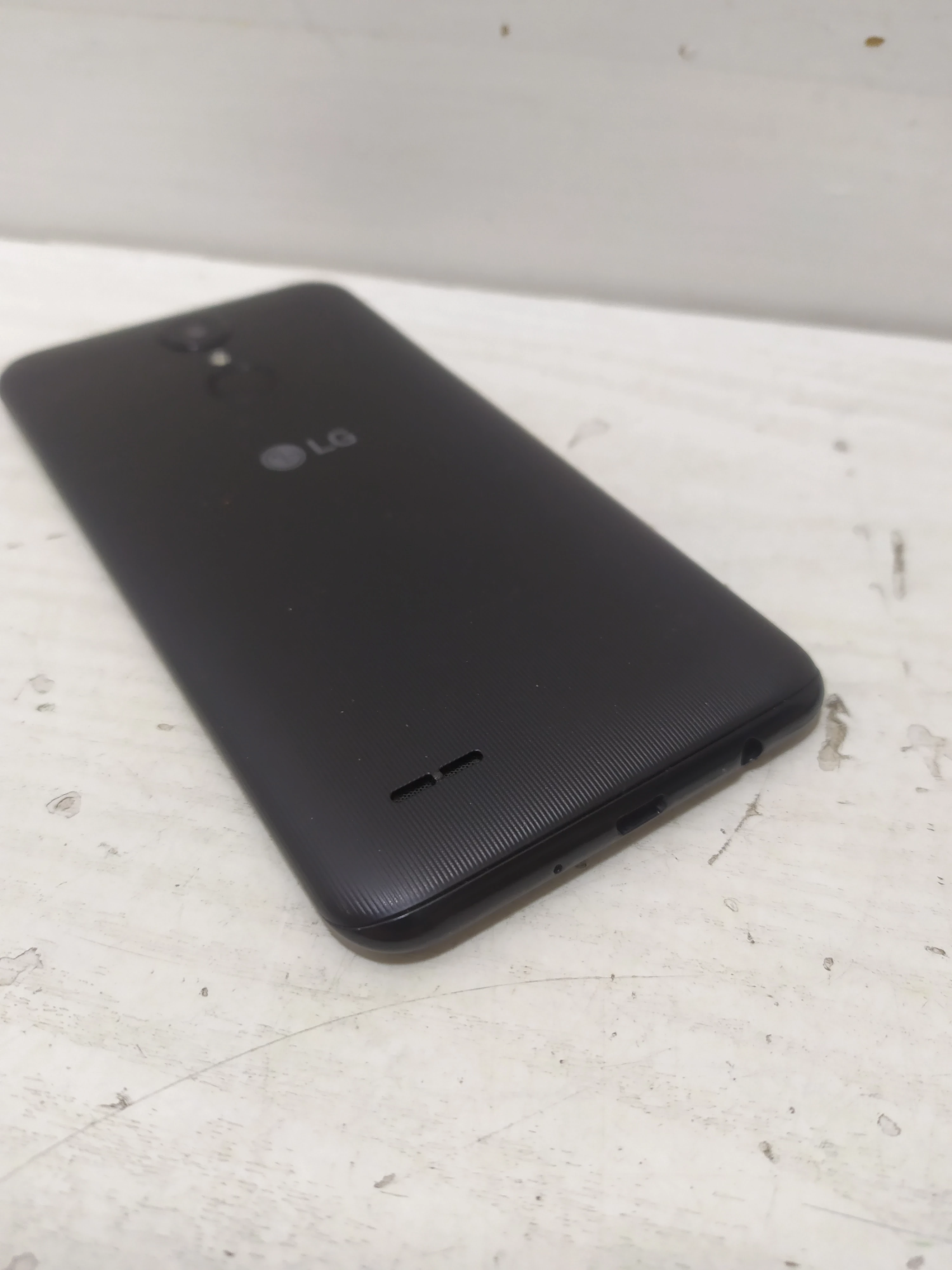 telefon-lg-m160-opis-wbudowana-pamiec-202869-214205