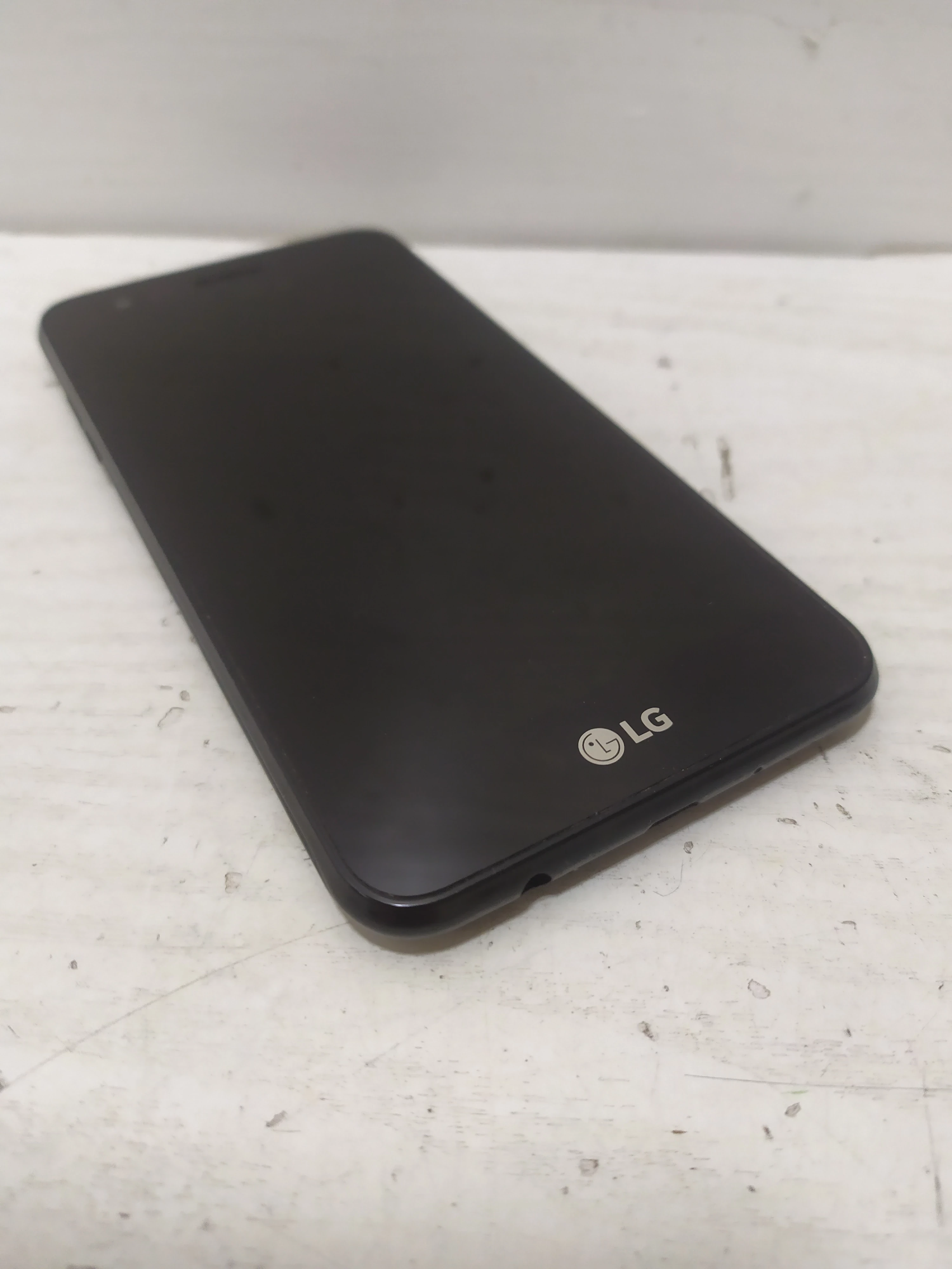 telefon-lg-m160-opis-typ-202685-212929