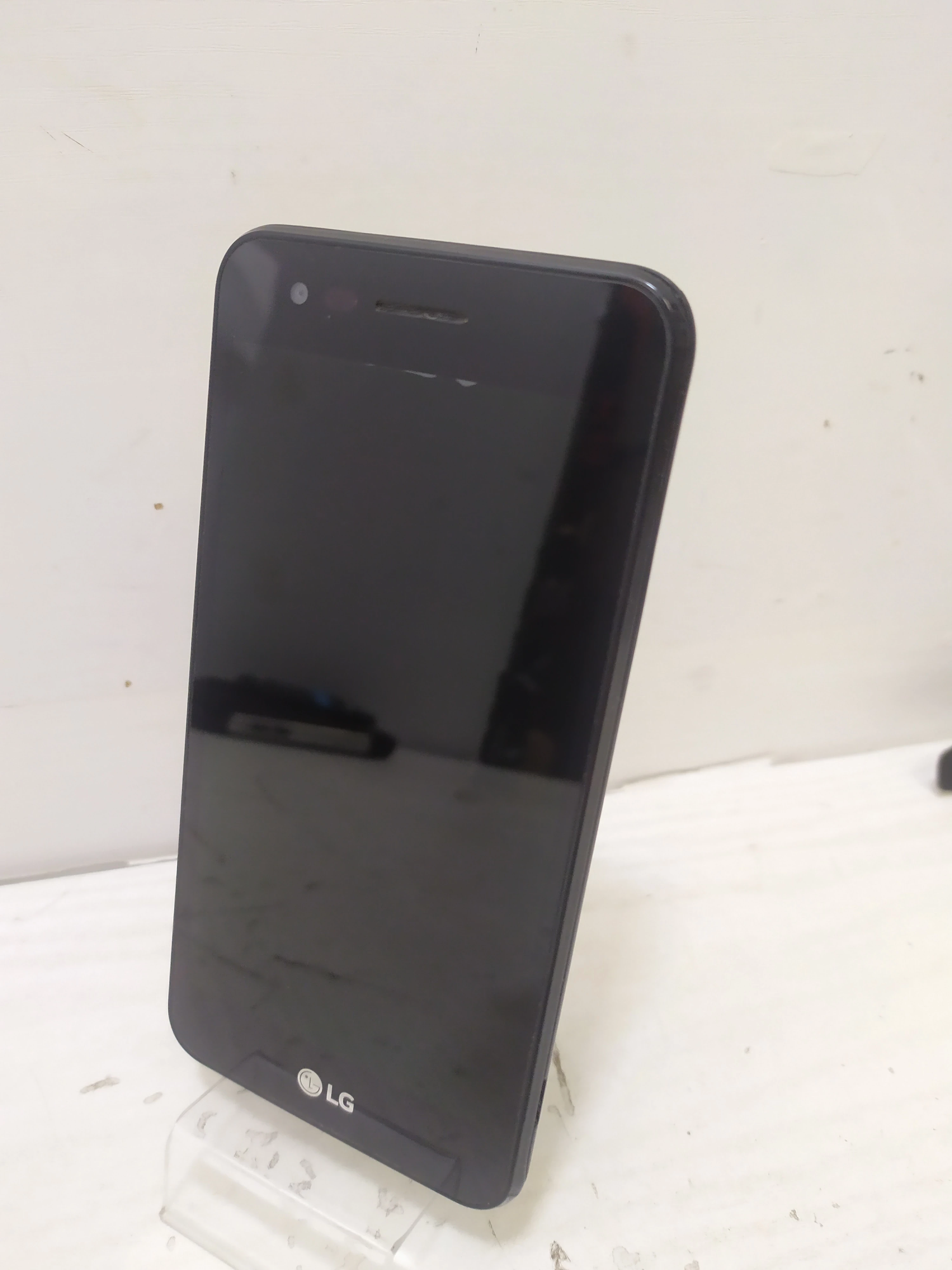 telefon-lg-m160-opis-osiedle-kombatantow-7c-krakow