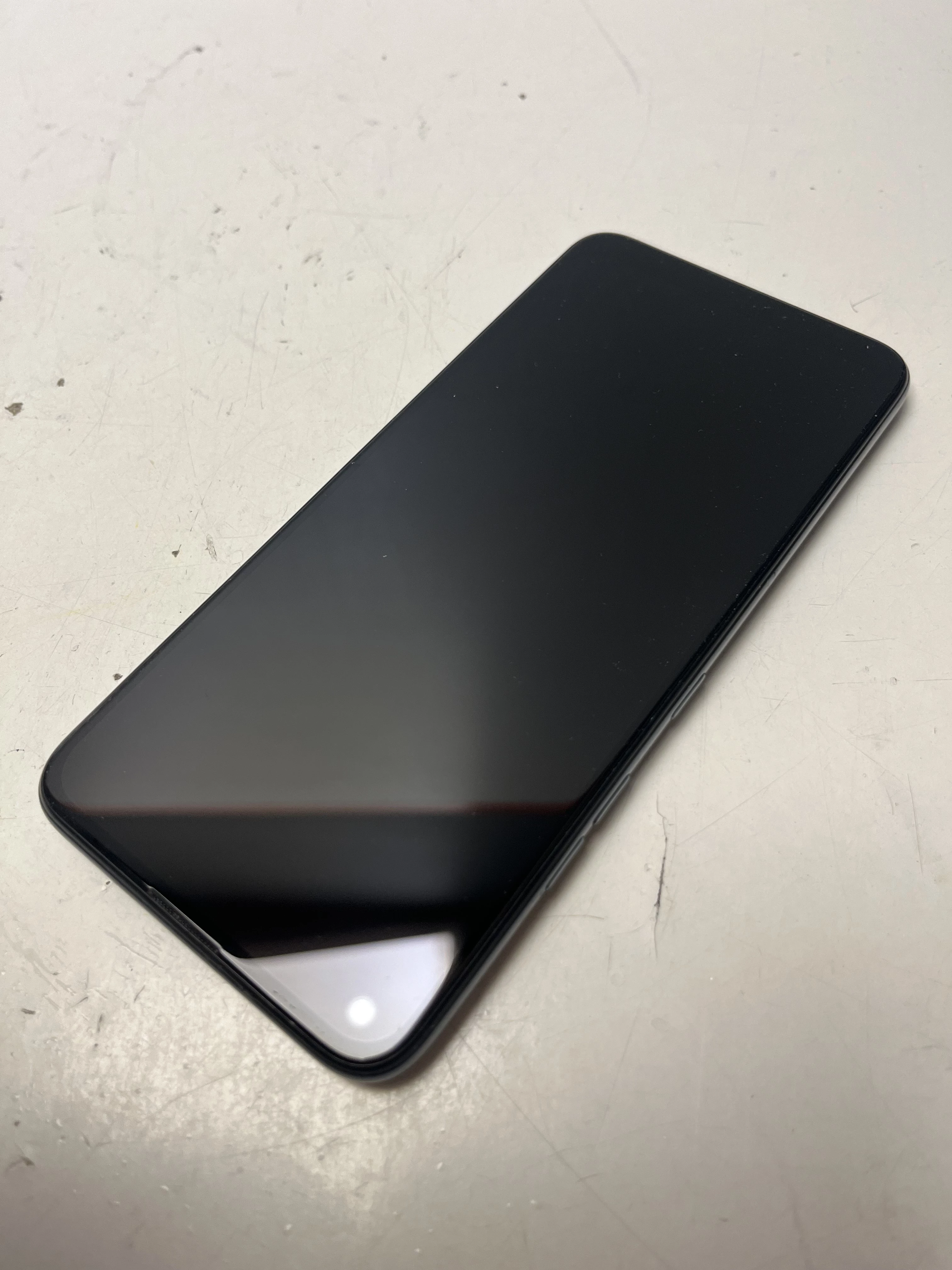 telefon-lg-k61-464gb-pojemnosc-akumulatora-4000