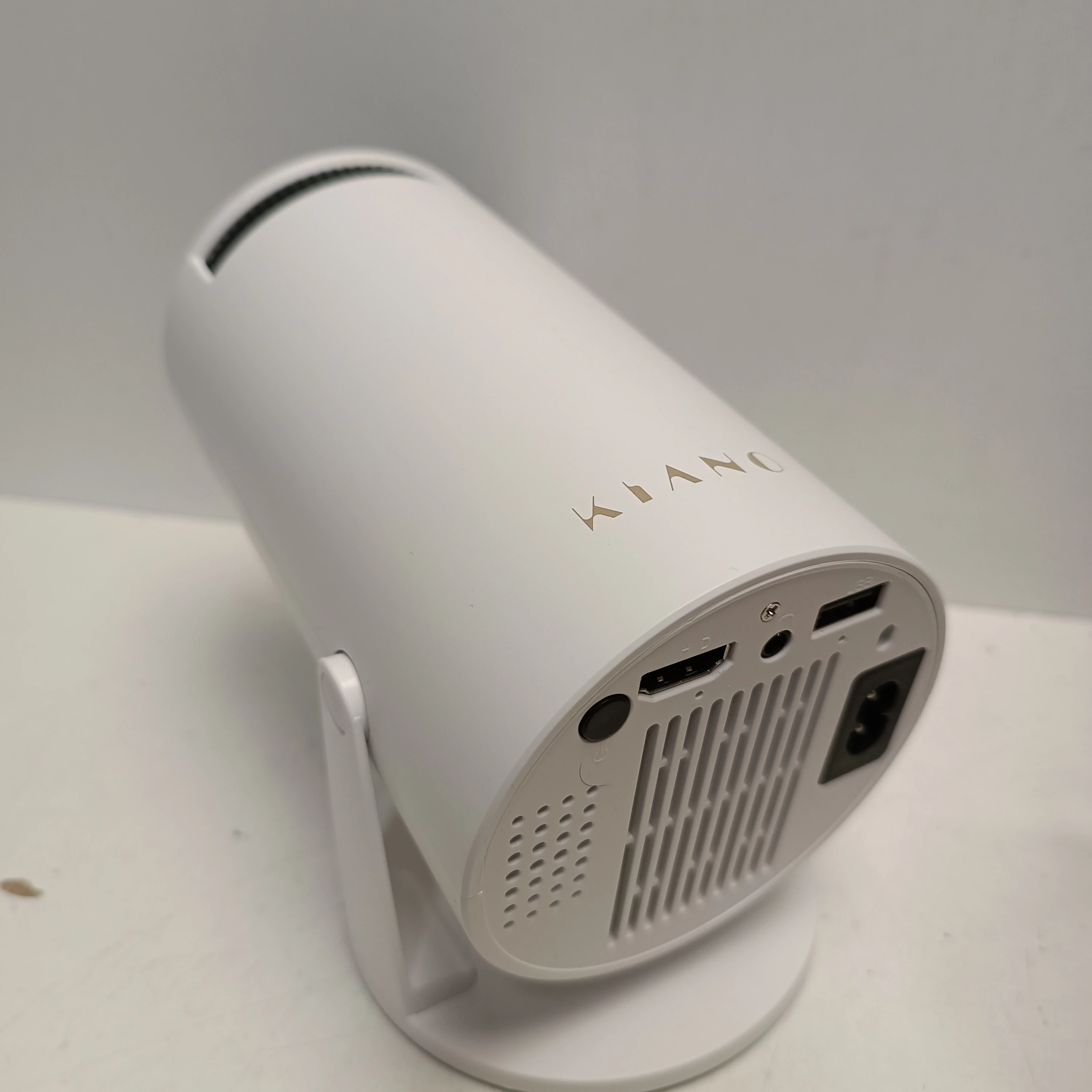 projektor-kiano-relax-smart-projector-jasnosc-lampy-ansi-140