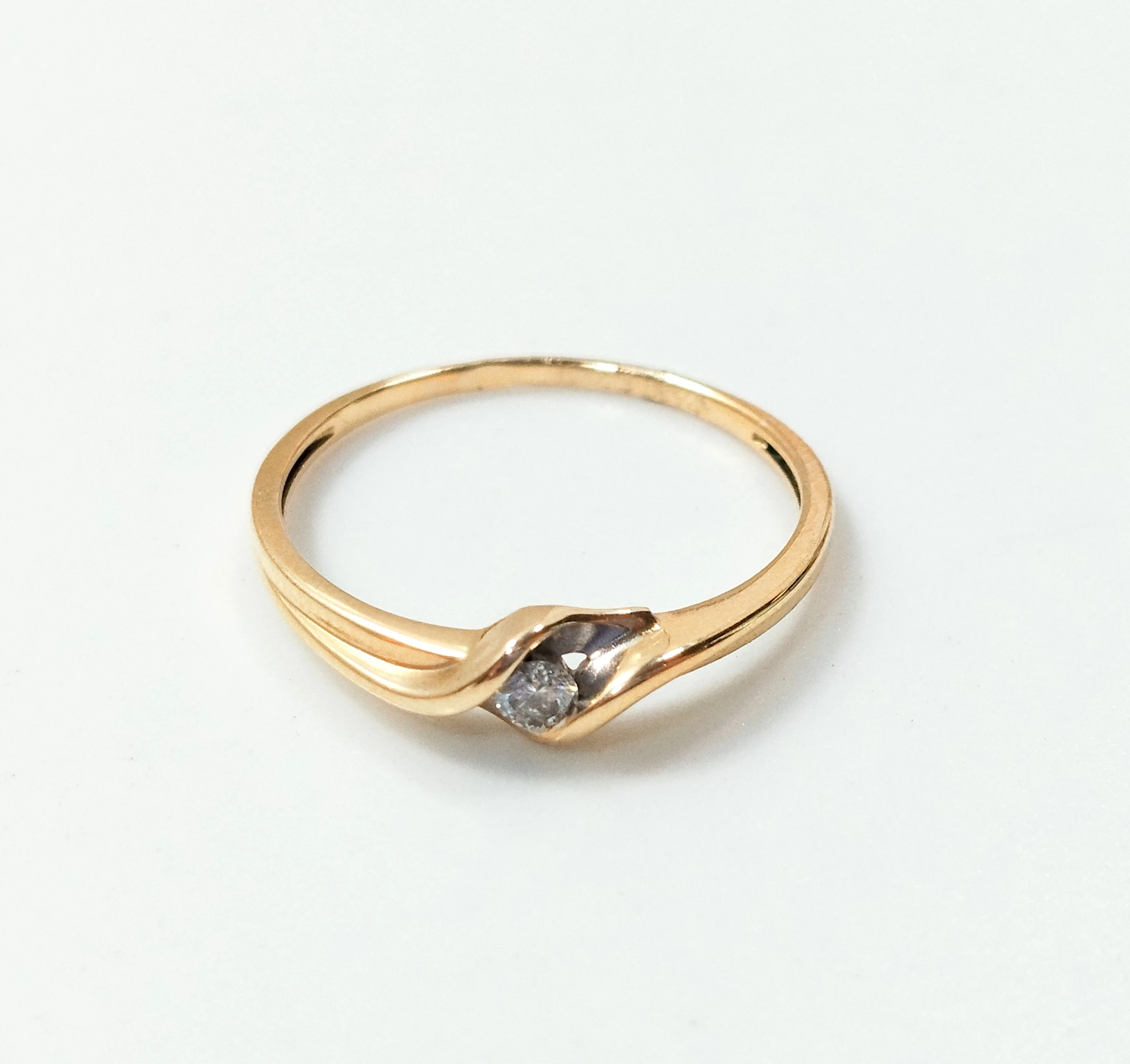 zloty-pierscionek-z-diamentem-pr333-r14-108g-nazwa-koloru-producenta-standard