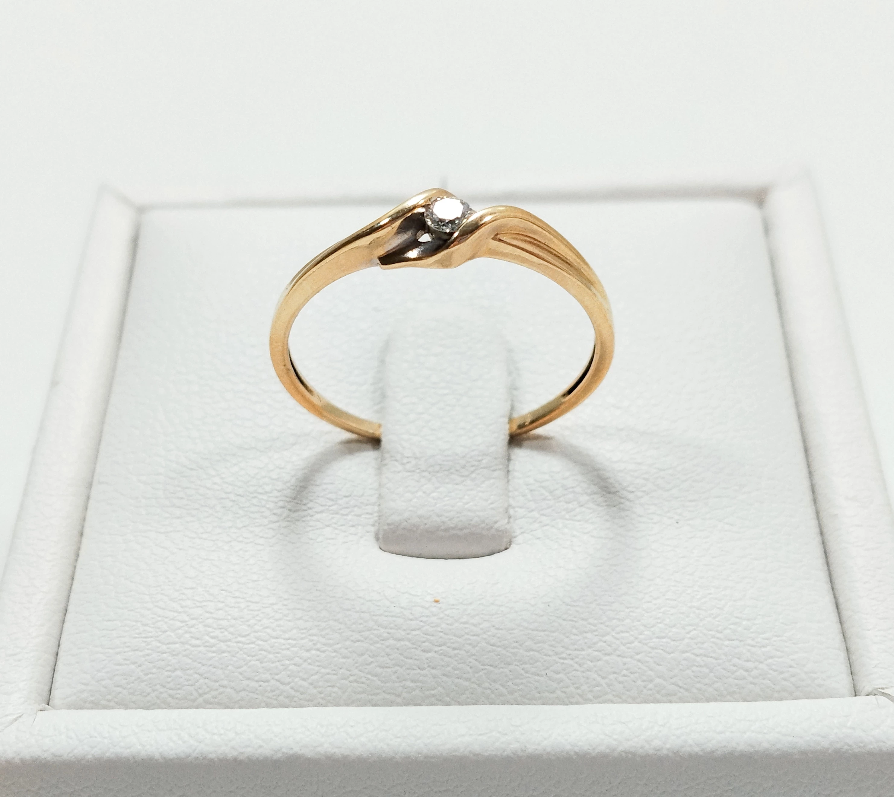 zloty-pierscionek-z-diamentem-pr333-r14-108g-plec-15851-1