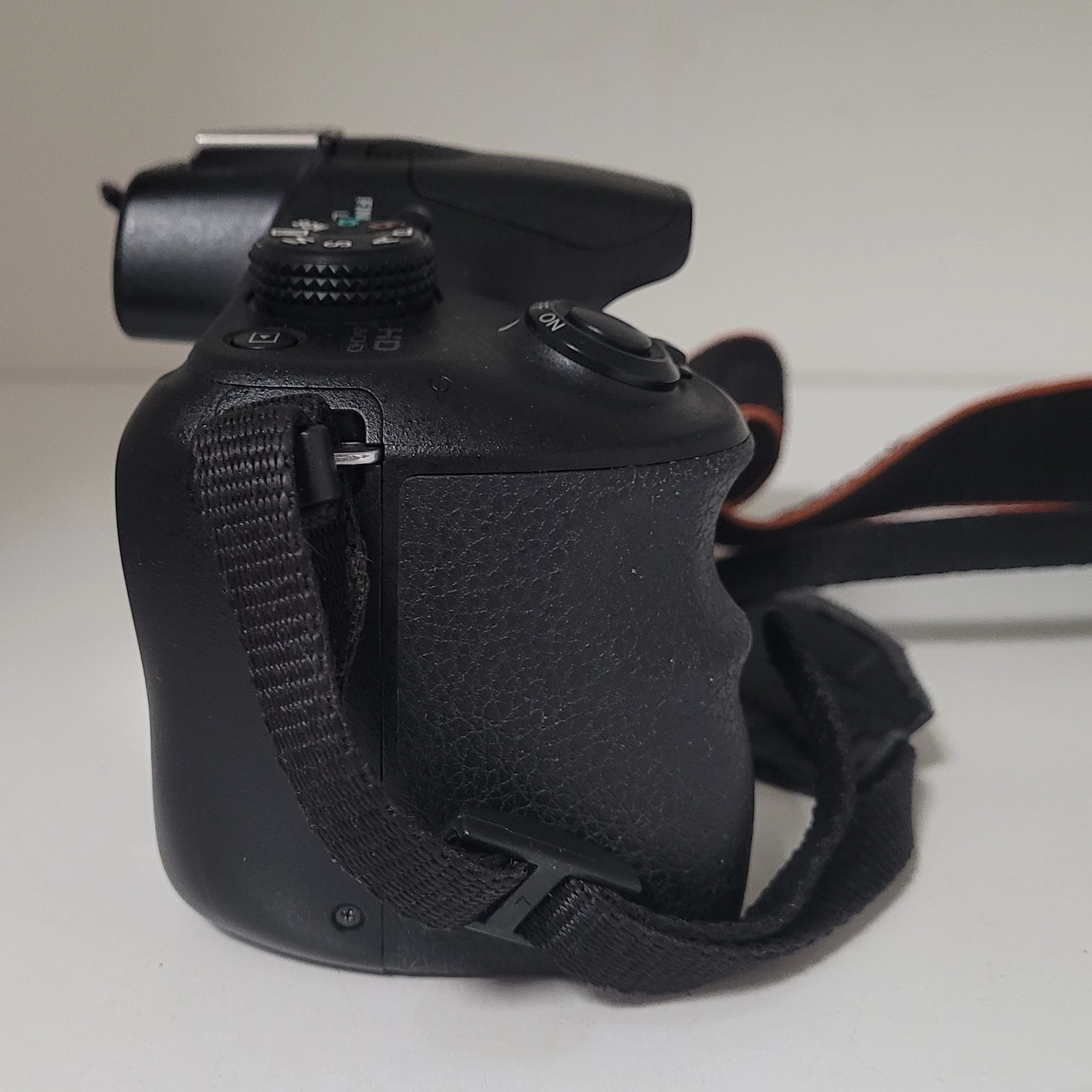 aparat-bezlusterkowy-sony-alfa-3000-ilce-3000-obiektyw-18-55-torba-rozmiar-matrycy-206882-228774