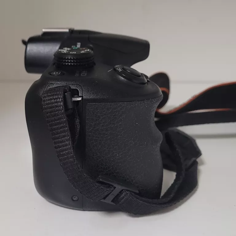 aparat-bezlusterkowy-sony-alfa-3000-ilce-3000-obiektyw-18-55-torba-rozmiar-matrycy-206882-228774