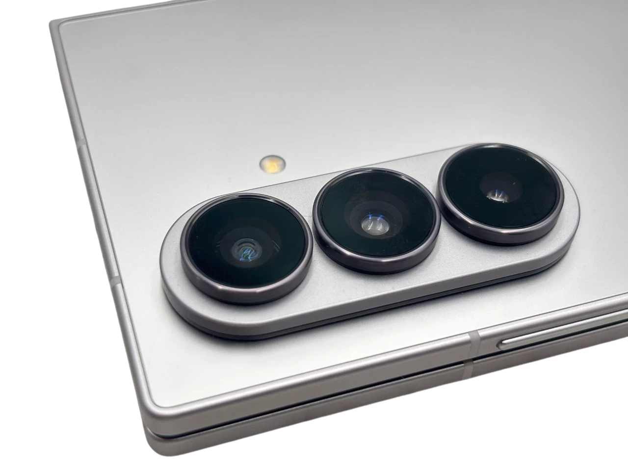 telefon-samsung-galaxy-z-fold-7-5g-12512gb-8-120hz-4400mah-opis-wbudowana-pamiec-202869-214181