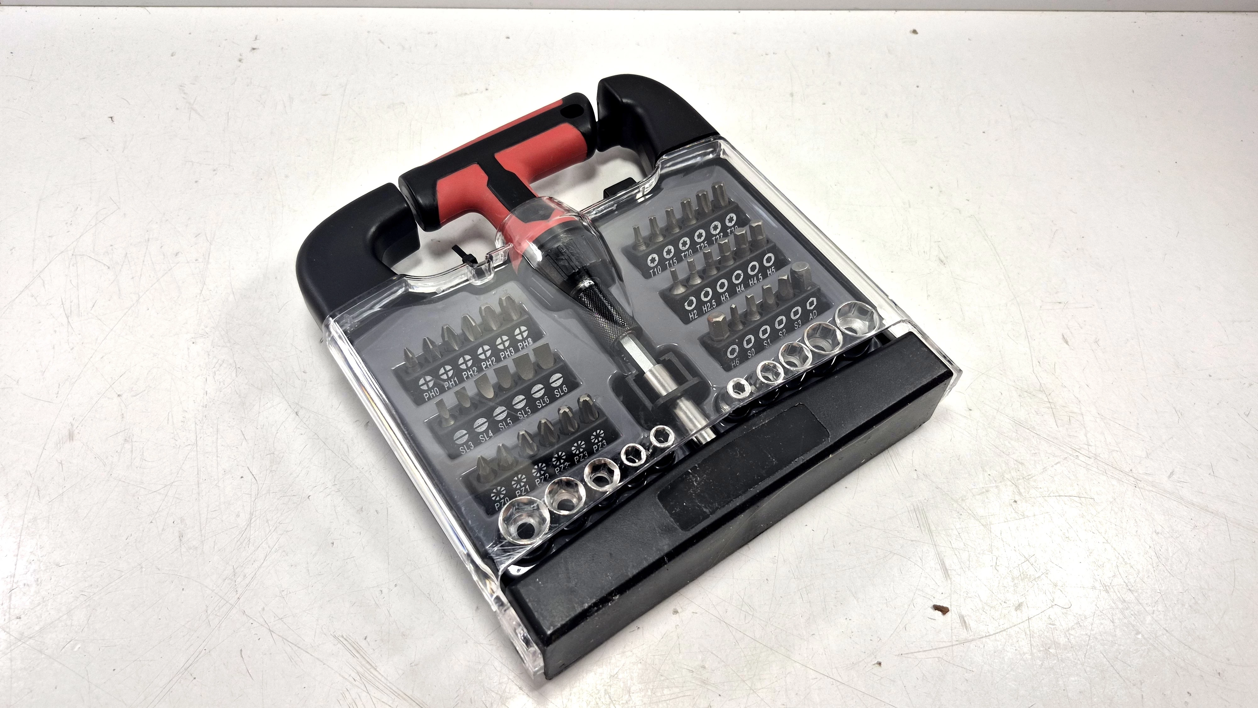 zestaw-srubokretow-i-bitow-51-el-tedi-stan-11323-2