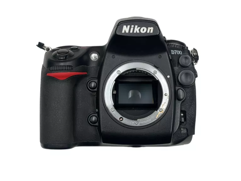 lustrzanka-nikon-d700-121px-obiektyw-przebieg-163344-zestaw-opis-rozmiar-matrycy-206882-228766