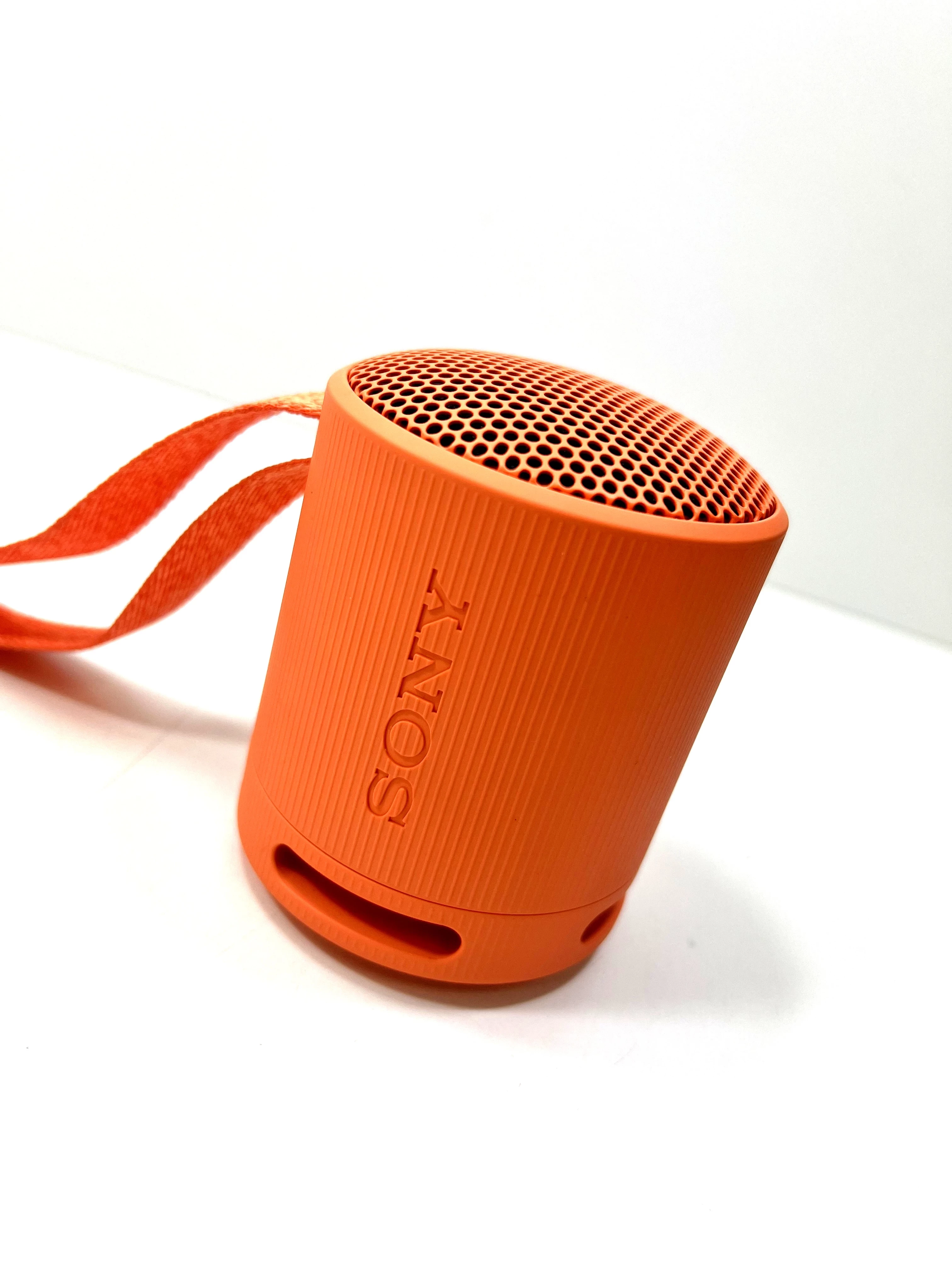 glosnik-przenosny-sony-srs-xb100-pomaranczowy-funkcje-221089-4