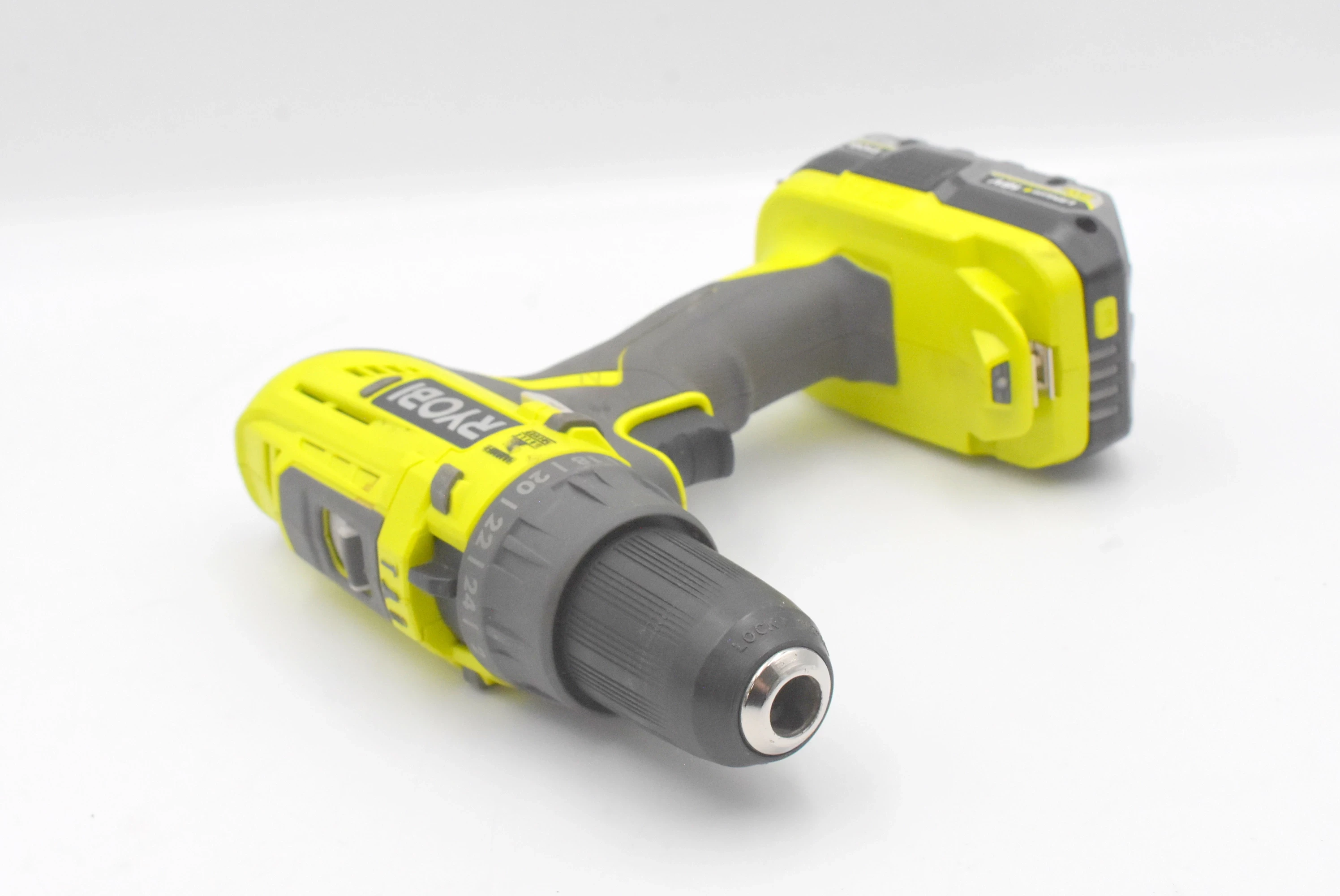 wkretarka-ryobi-r18pd3-18v-pojemnosc-akumulatora-000