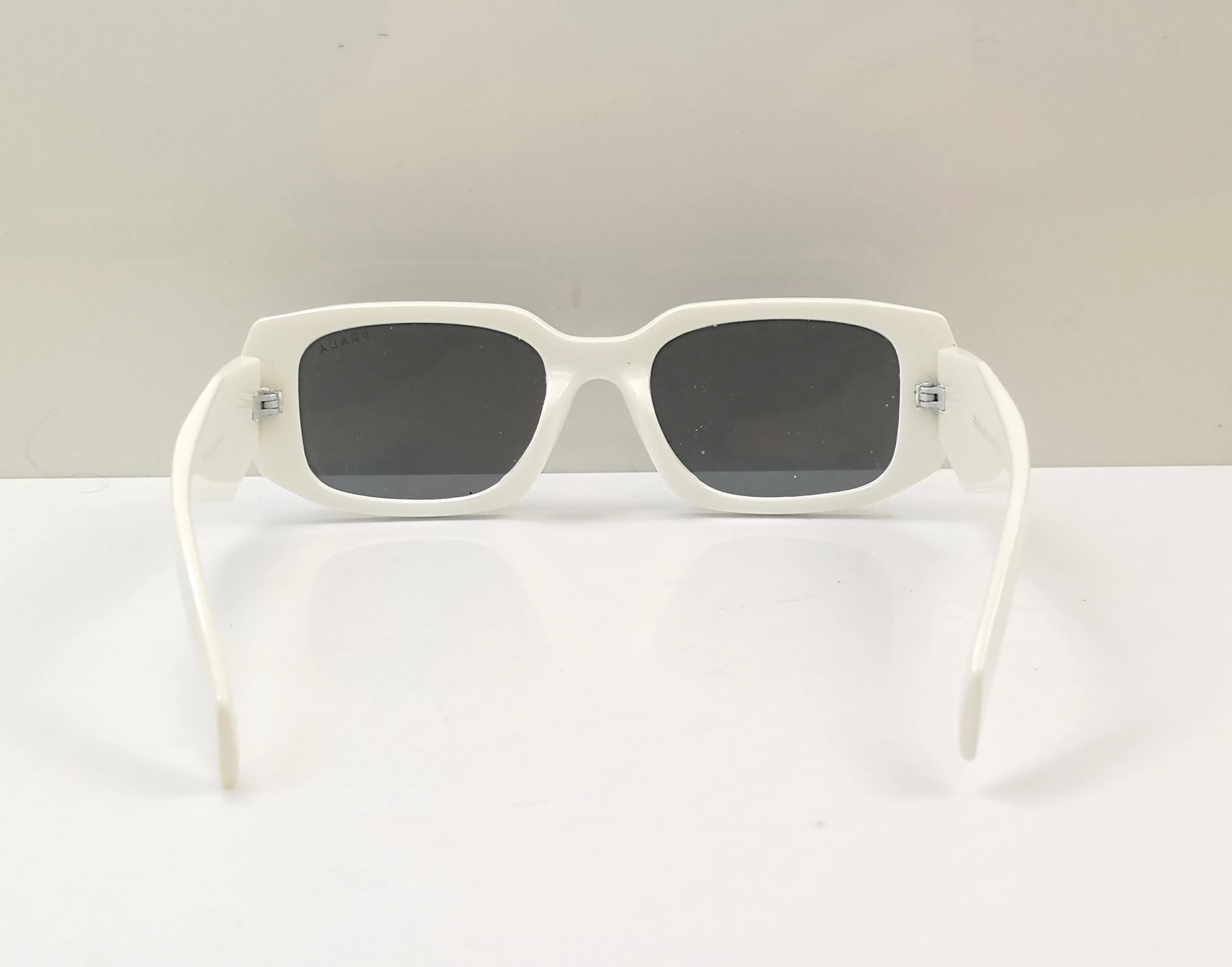 okulary-przeciwsloneczne-prada-spr17-ws-49-biale-stan-11323-2