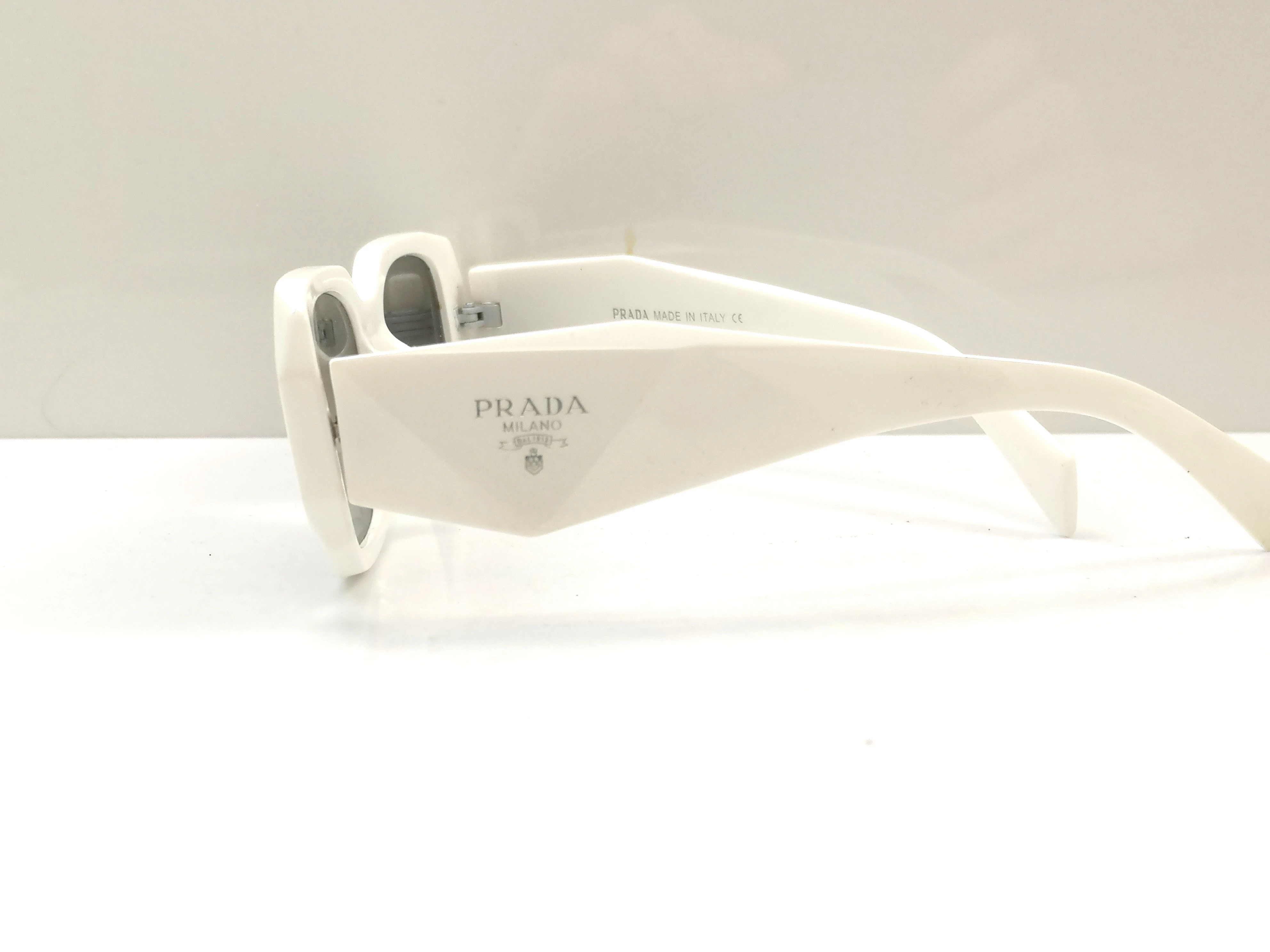 okulary-przeciwsloneczne-prada-spr17-ws-49-biale-ean-gtin-8056597418478