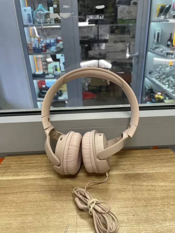 sluchawki-jbl-rozowe-na-kablu-osiedle-centrum-d1-krakow