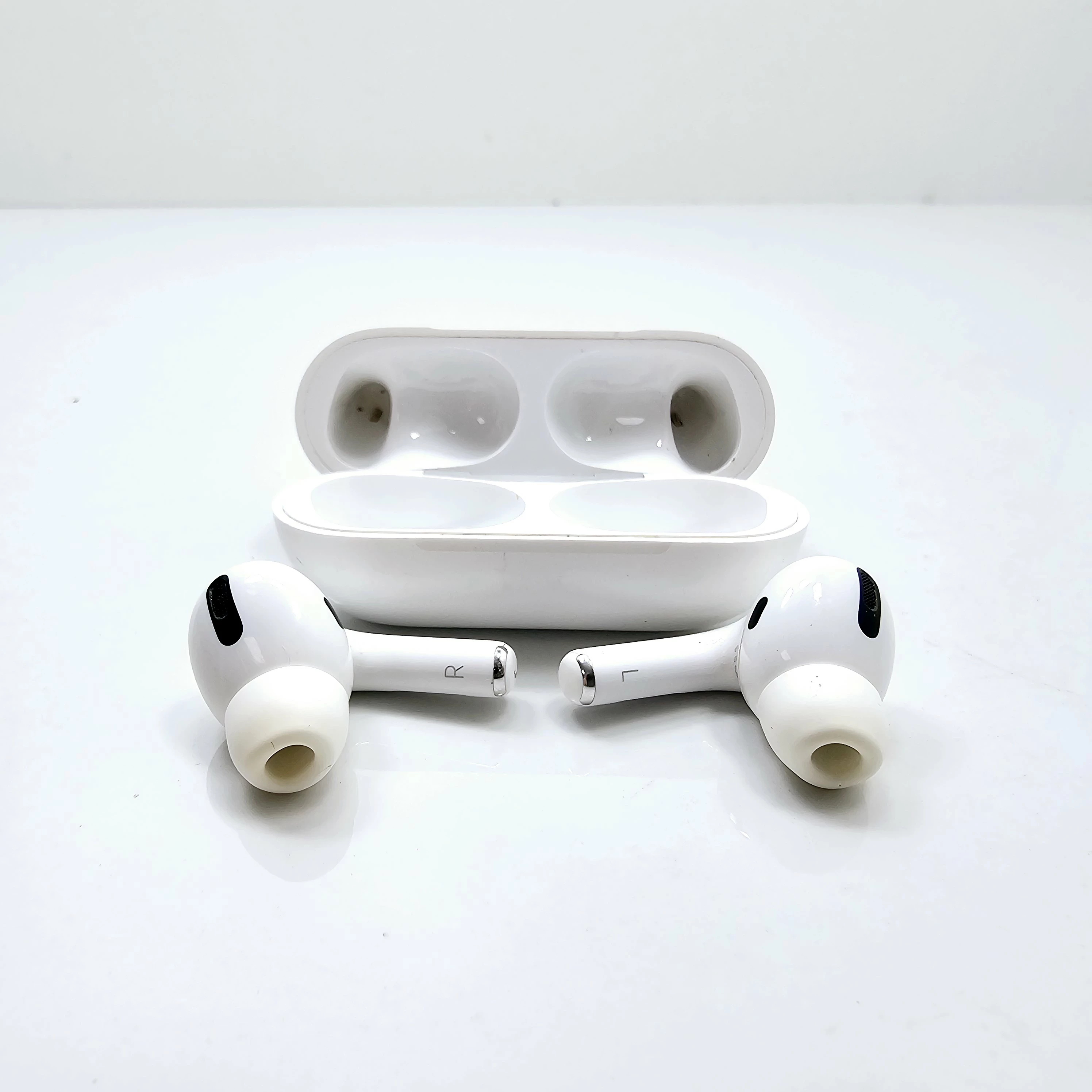 sluchawki-apple-airpods-pro-1st-gen-okopowa-7a-warszawa