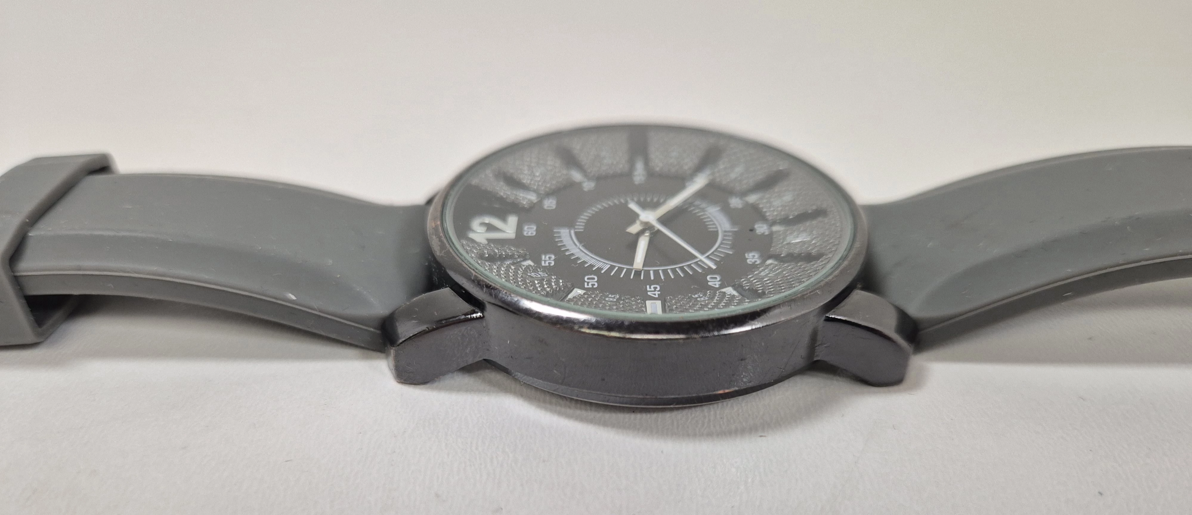 zegarek-meski-czarna-tarcza-na-pasku-lf73035-material-paska-129219-3