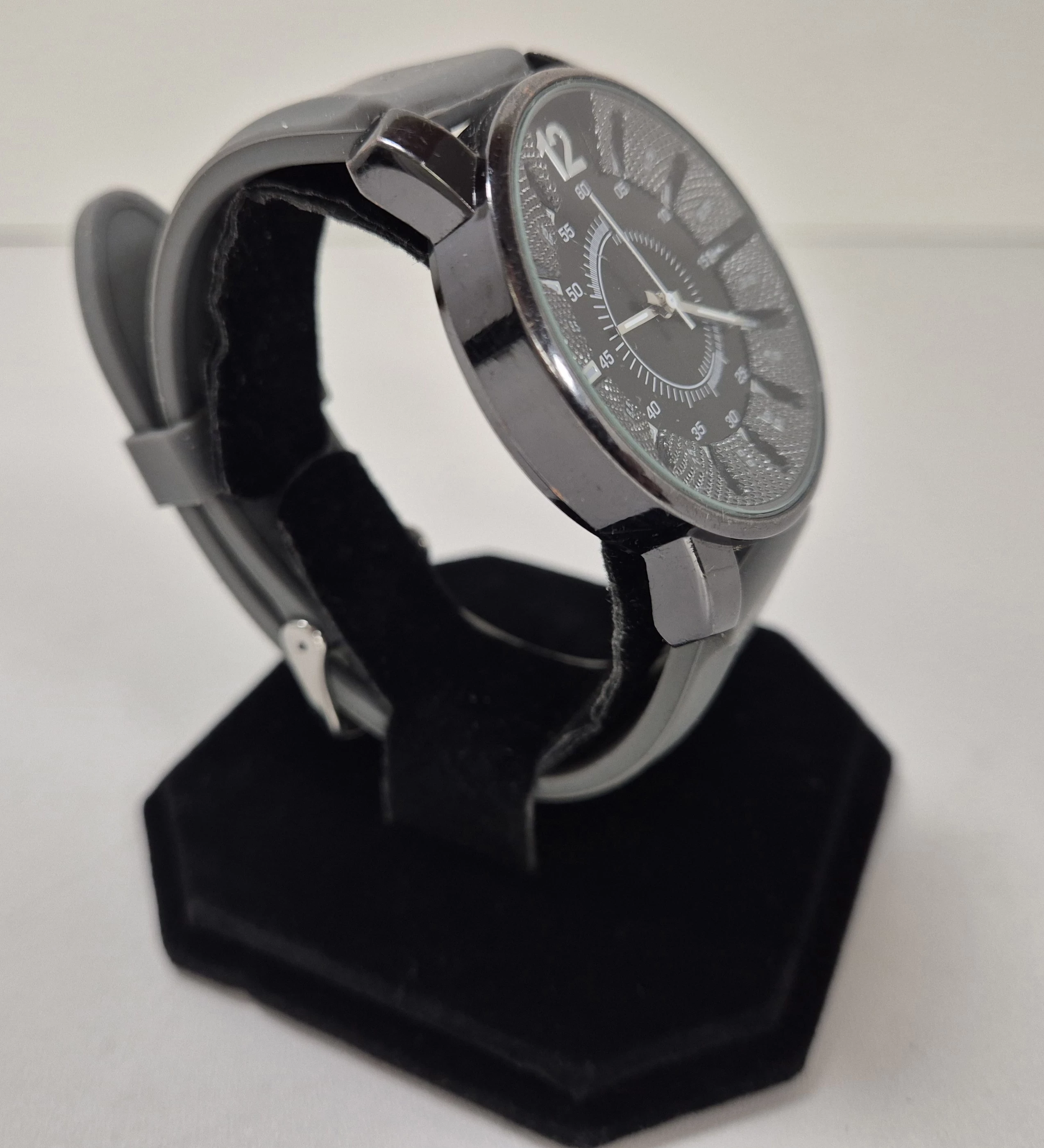 zegarek-meski-czarna-tarcza-na-pasku-lf73035-ean-gtin-5907167854048