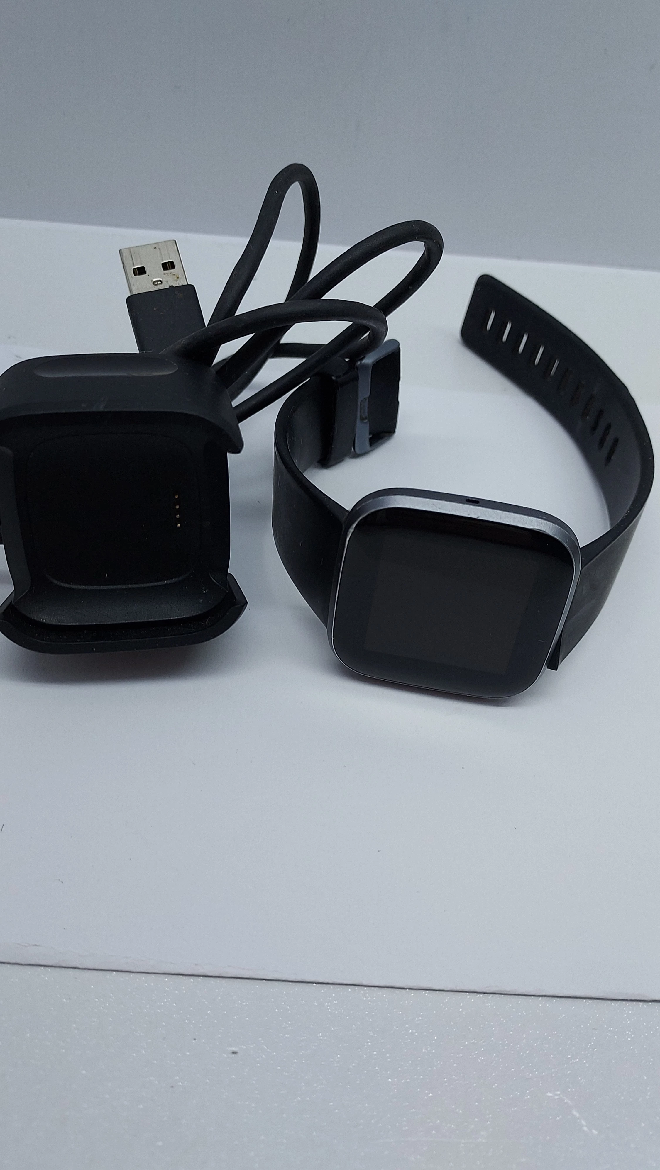 smartwach-fitbit-versa-2-stan-11323-2