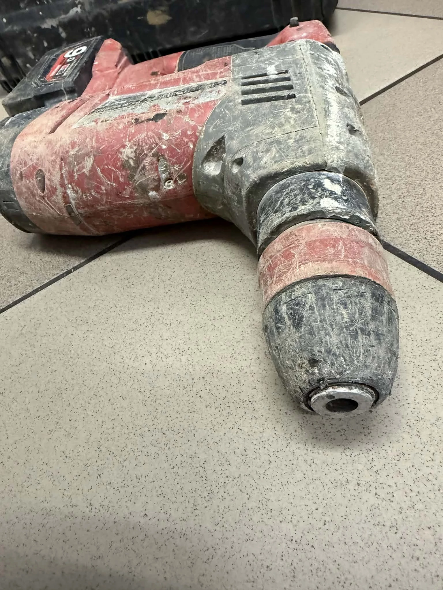 akumulatorowy-mlot-udarowy-milwaukee-m18-chpx-ean-gtin-4058546372293