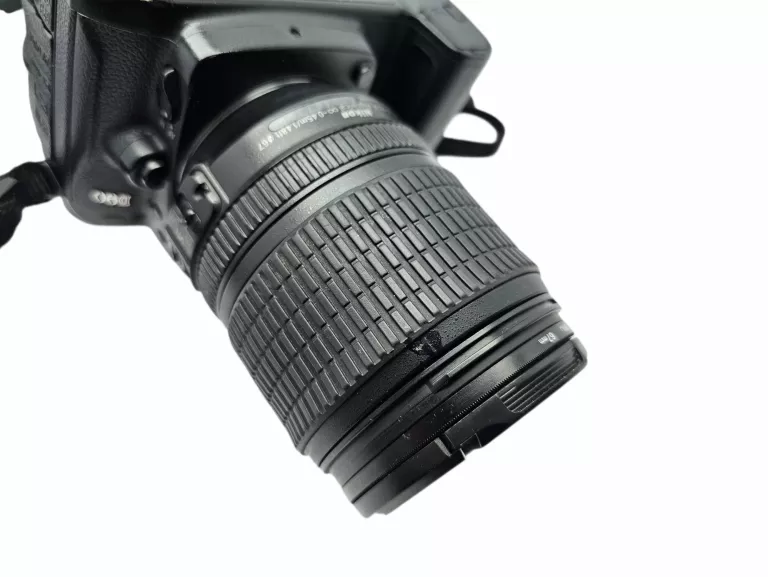 aparat-lustrzanka-nikon-d90-obiektyw-af-s-nikkor-18-105mm-ed-vr-przekatna-ekranu-300