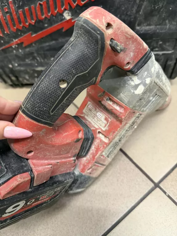 akumulatorowy-mlot-udarowy-milwaukee-m18-chpx-maksymalna-moc-70000