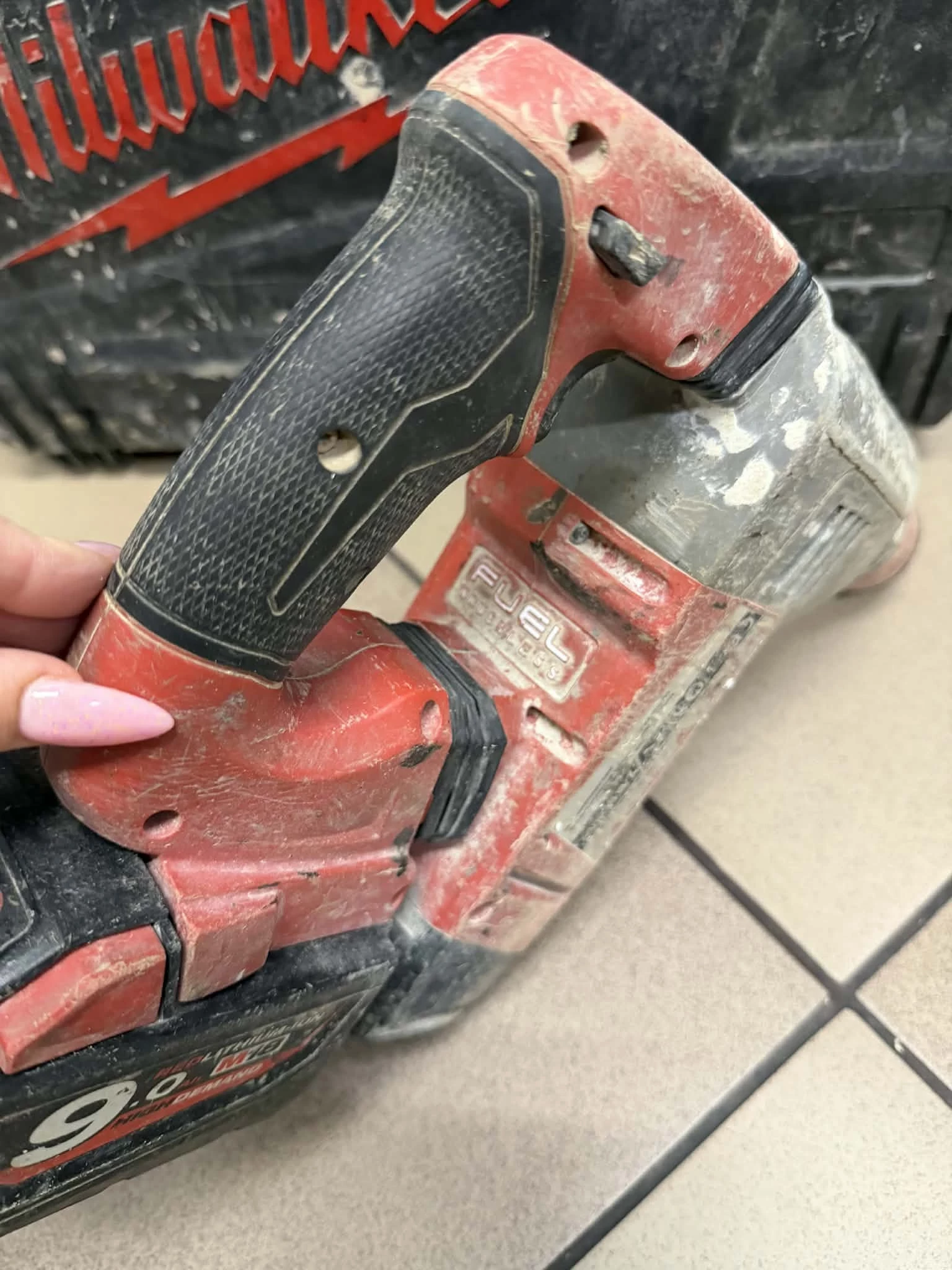 akumulatorowy-mlot-udarowy-milwaukee-m18-chpx-maksymalna-moc-70000