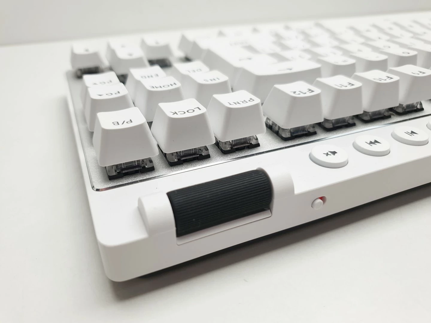 klawiatura-logitech-pro-x-tkl-lightspeed-komplet-konstrukcja-4478-512